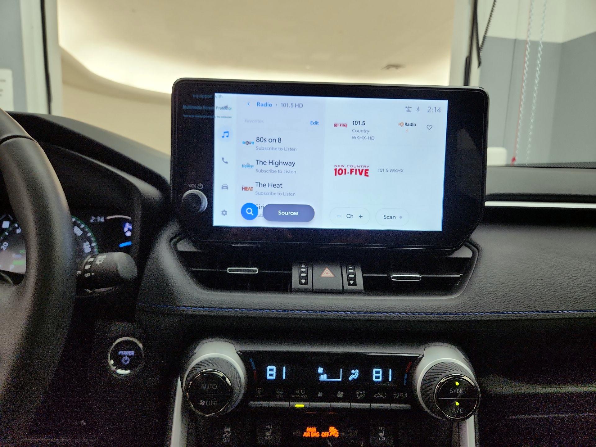 Thumbnail: 2025 Toyota RAV4 - 15