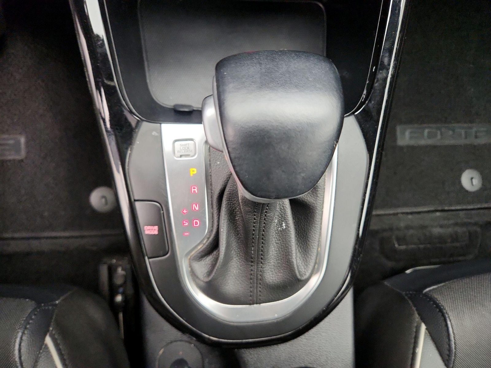2021 Kia Forte GT-Line - Photo 18