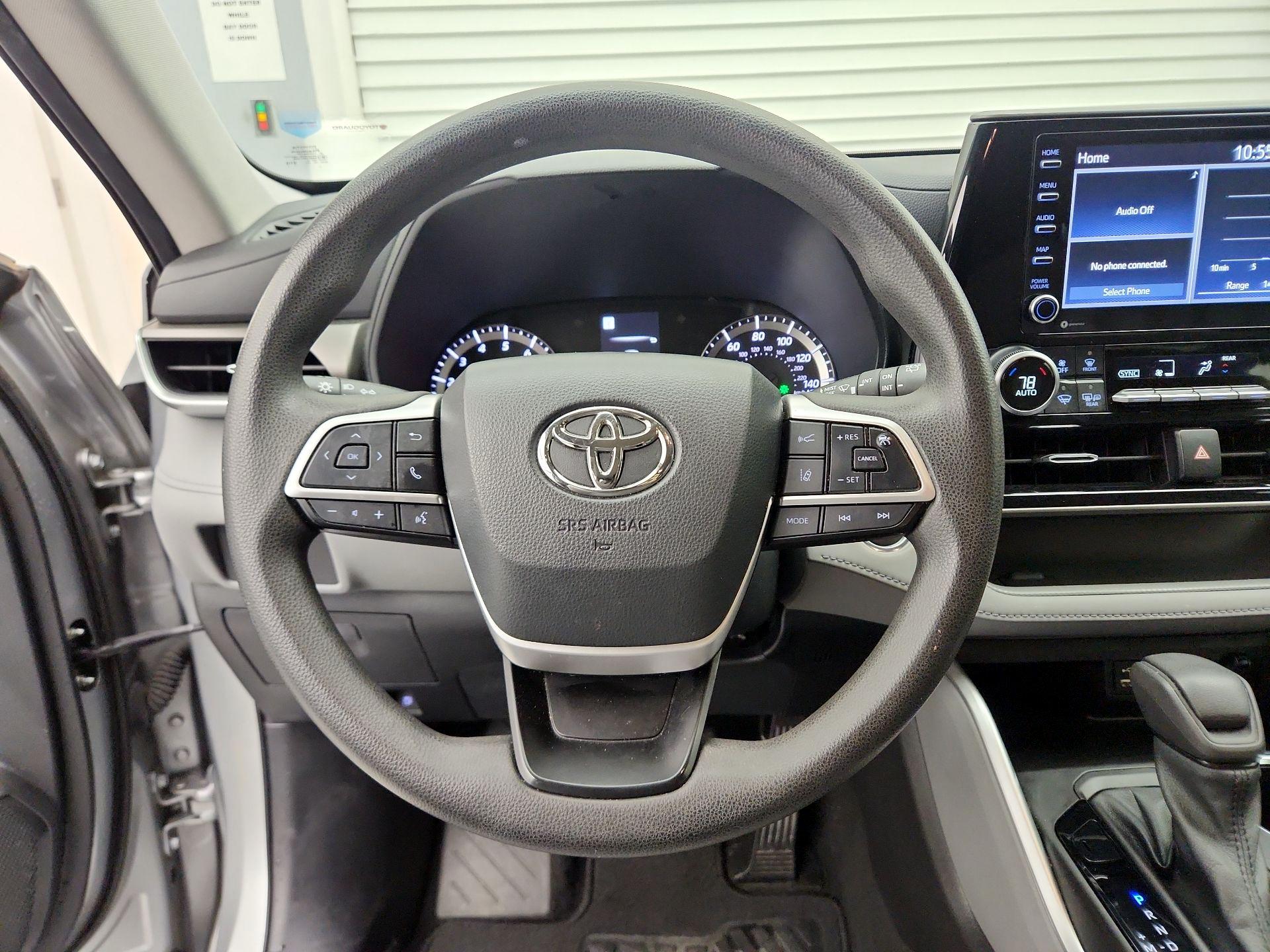 Thumbnail: 2022 Toyota Highlander - 10