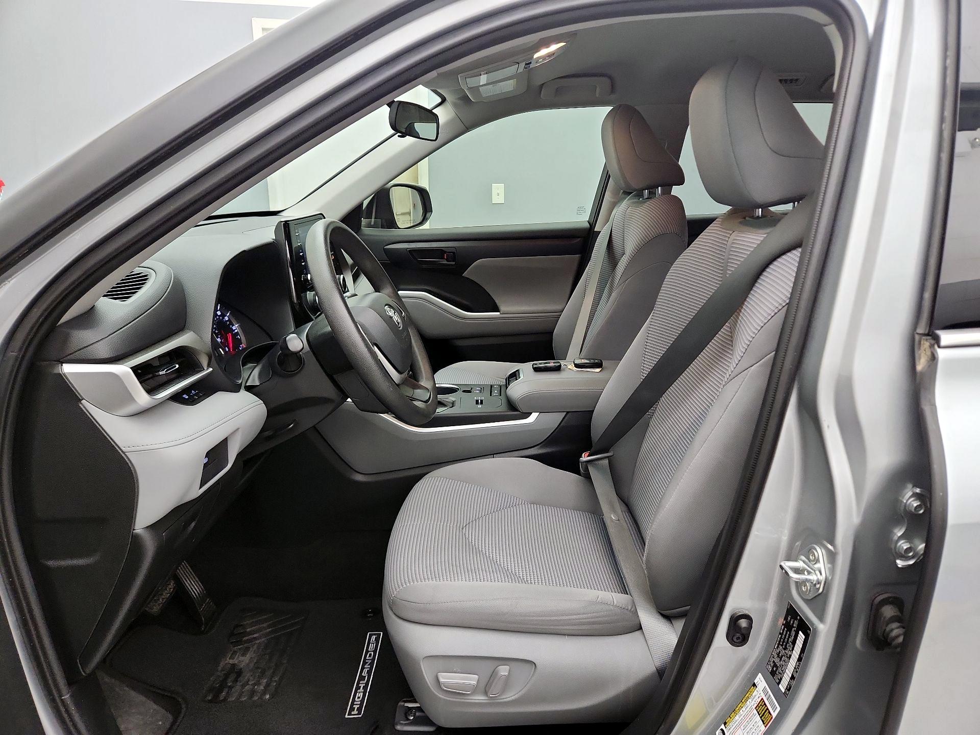 Thumbnail: 2022 Toyota Highlander - 11