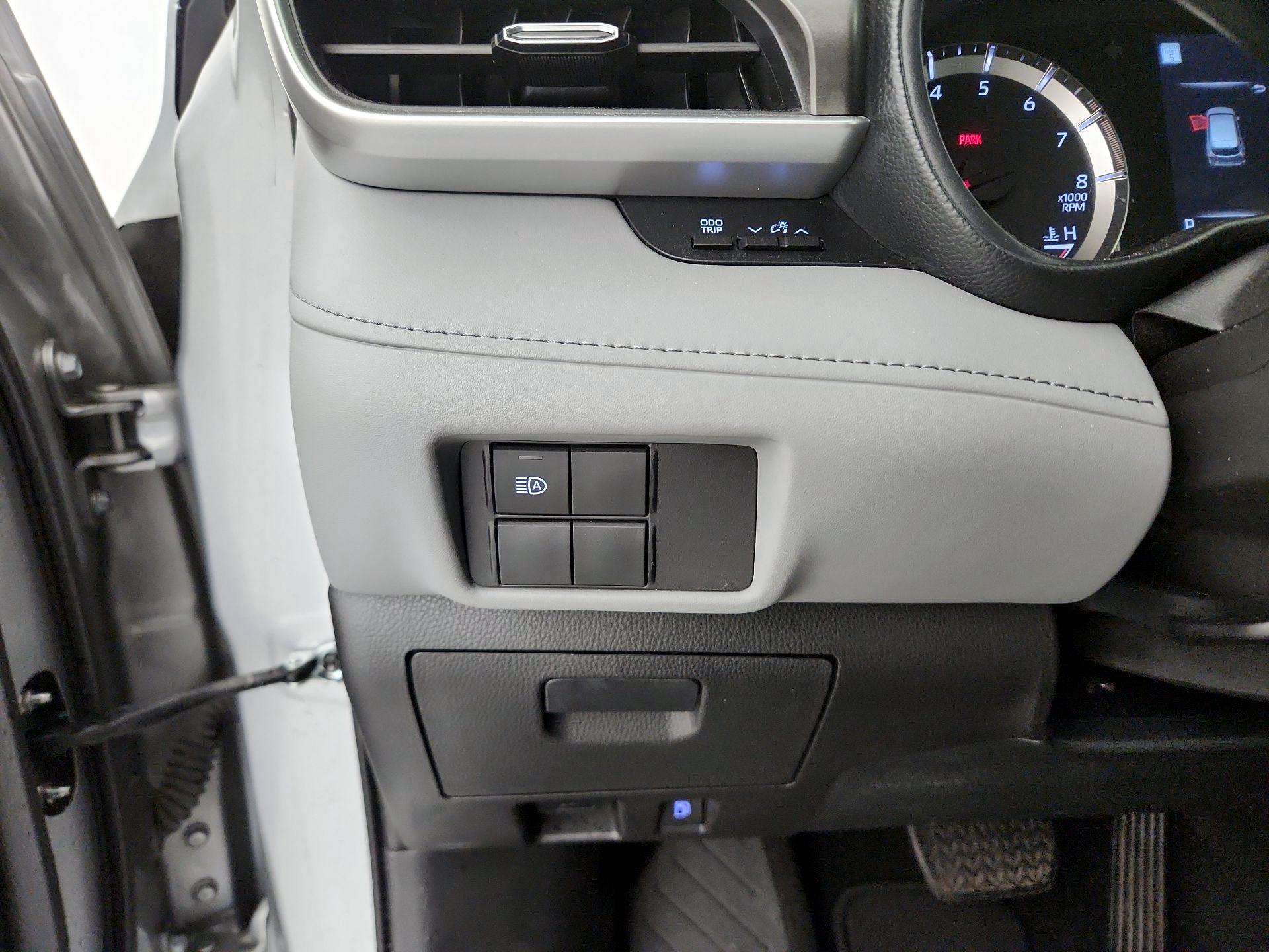 Thumbnail: 2022 Toyota Highlander - 13