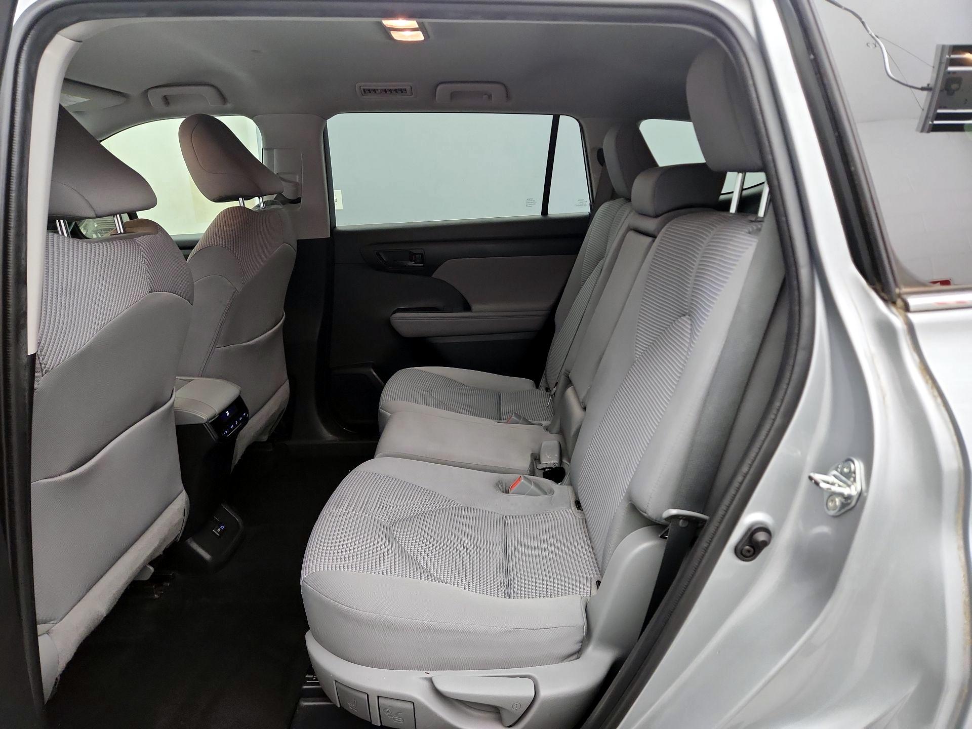 Thumbnail: 2022 Toyota Highlander - 19