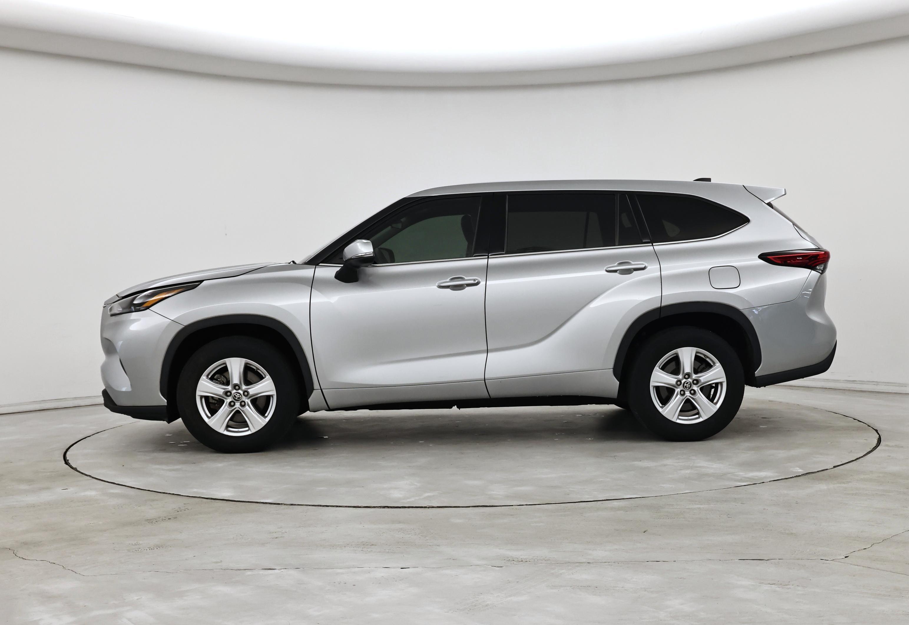 Thumbnail: 2022 Toyota Highlander - 3