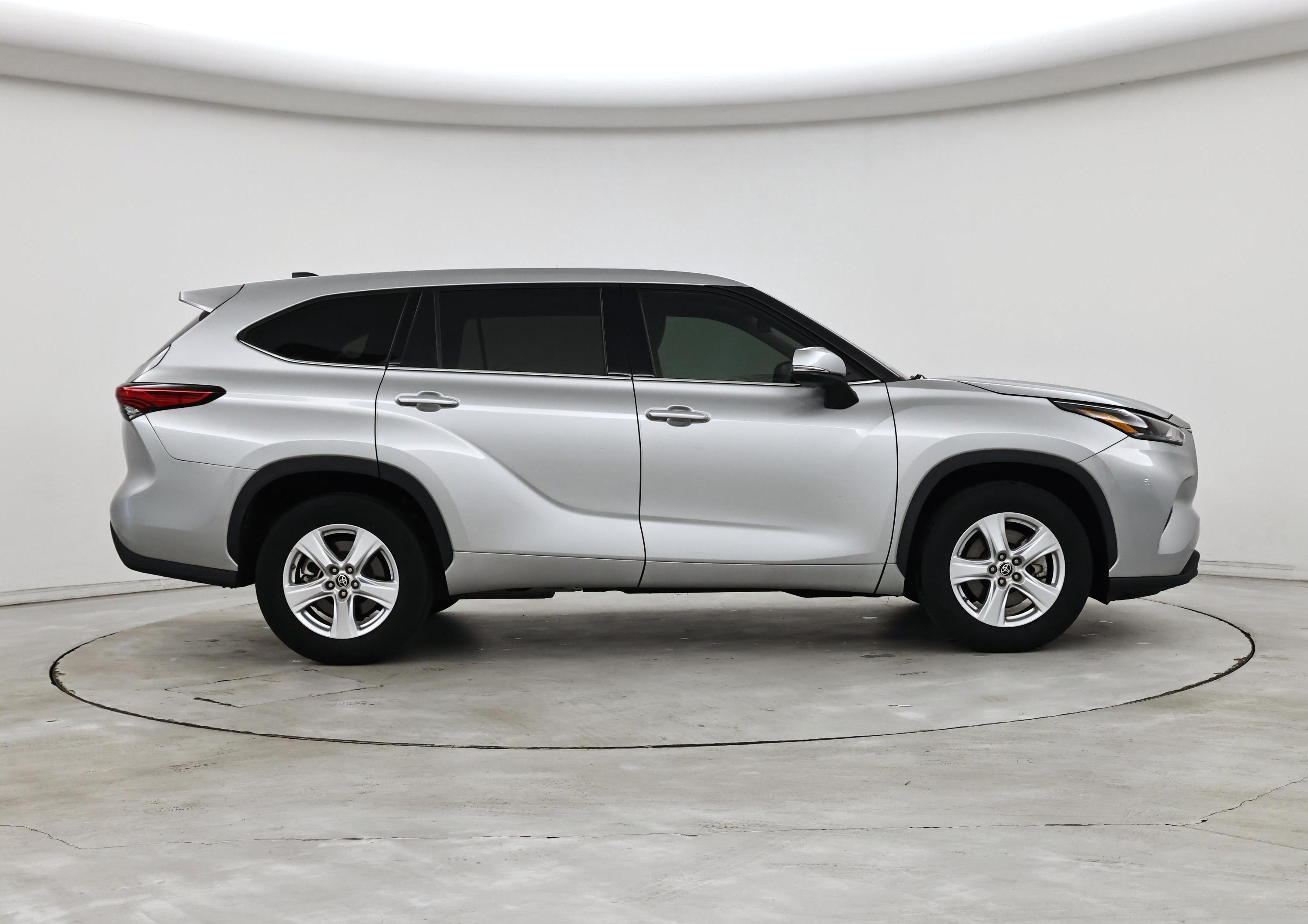 Thumbnail: 2022 Toyota Highlander - 7