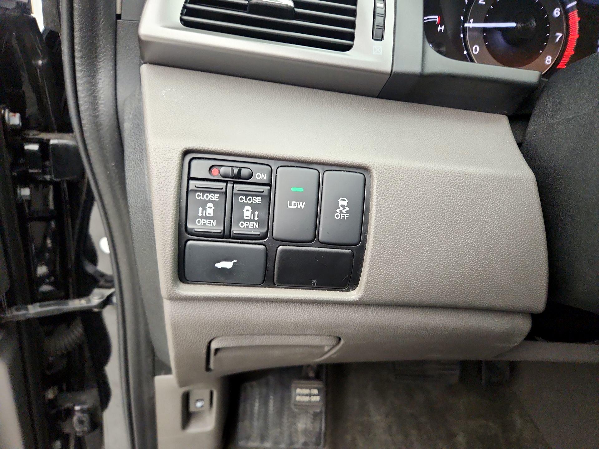 Thumbnail: 2015 Honda Odyssey - 13