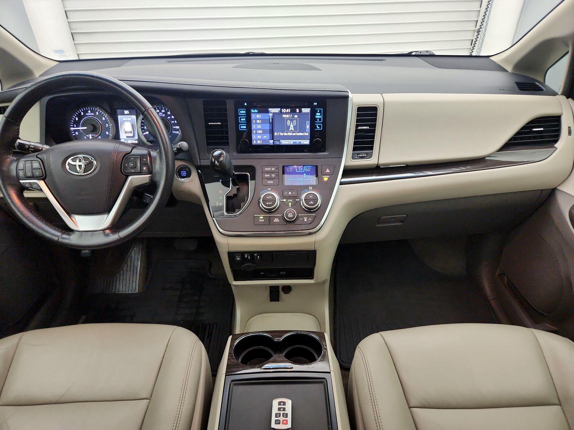 Thumbnail: 2016 Toyota Sienna - 9