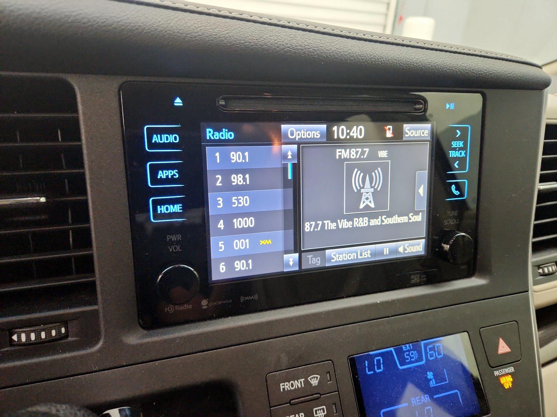 Thumbnail: 2016 Toyota Sienna - 16