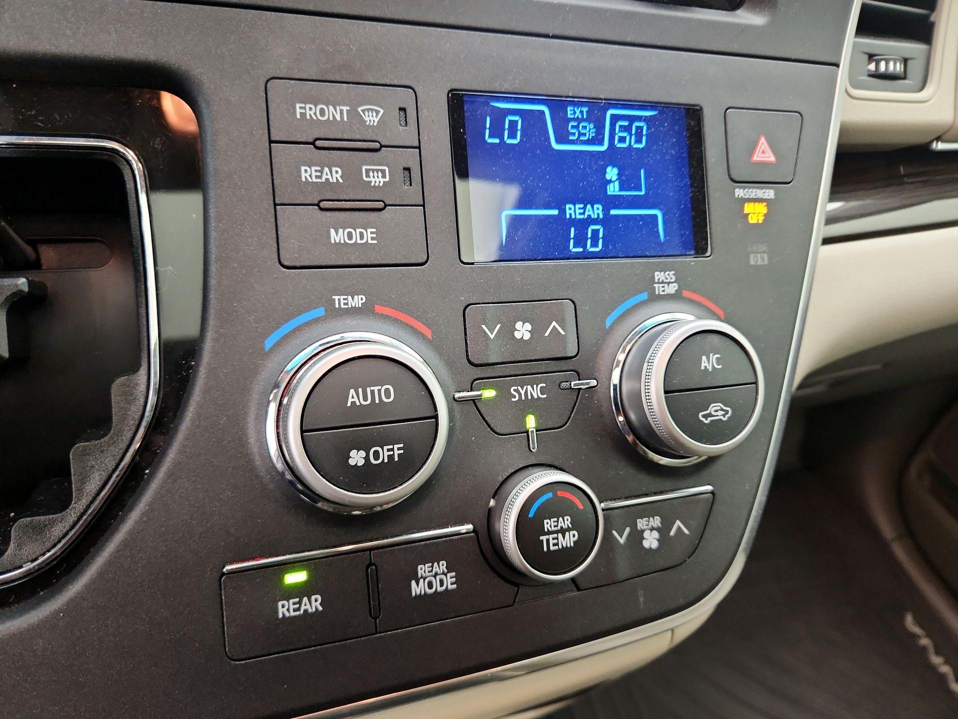Thumbnail: 2016 Toyota Sienna - 17