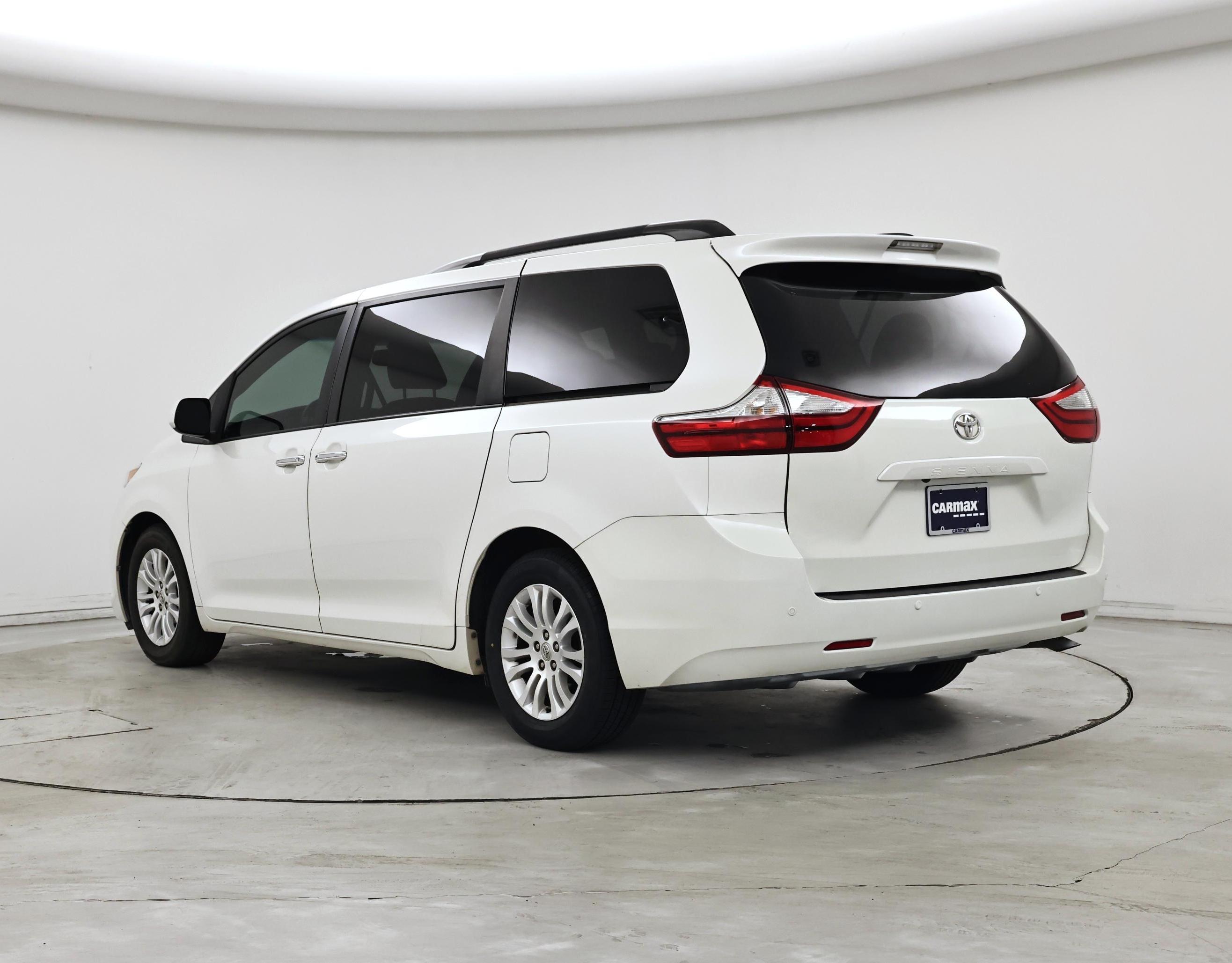 Thumbnail: 2016 Toyota Sienna - 2