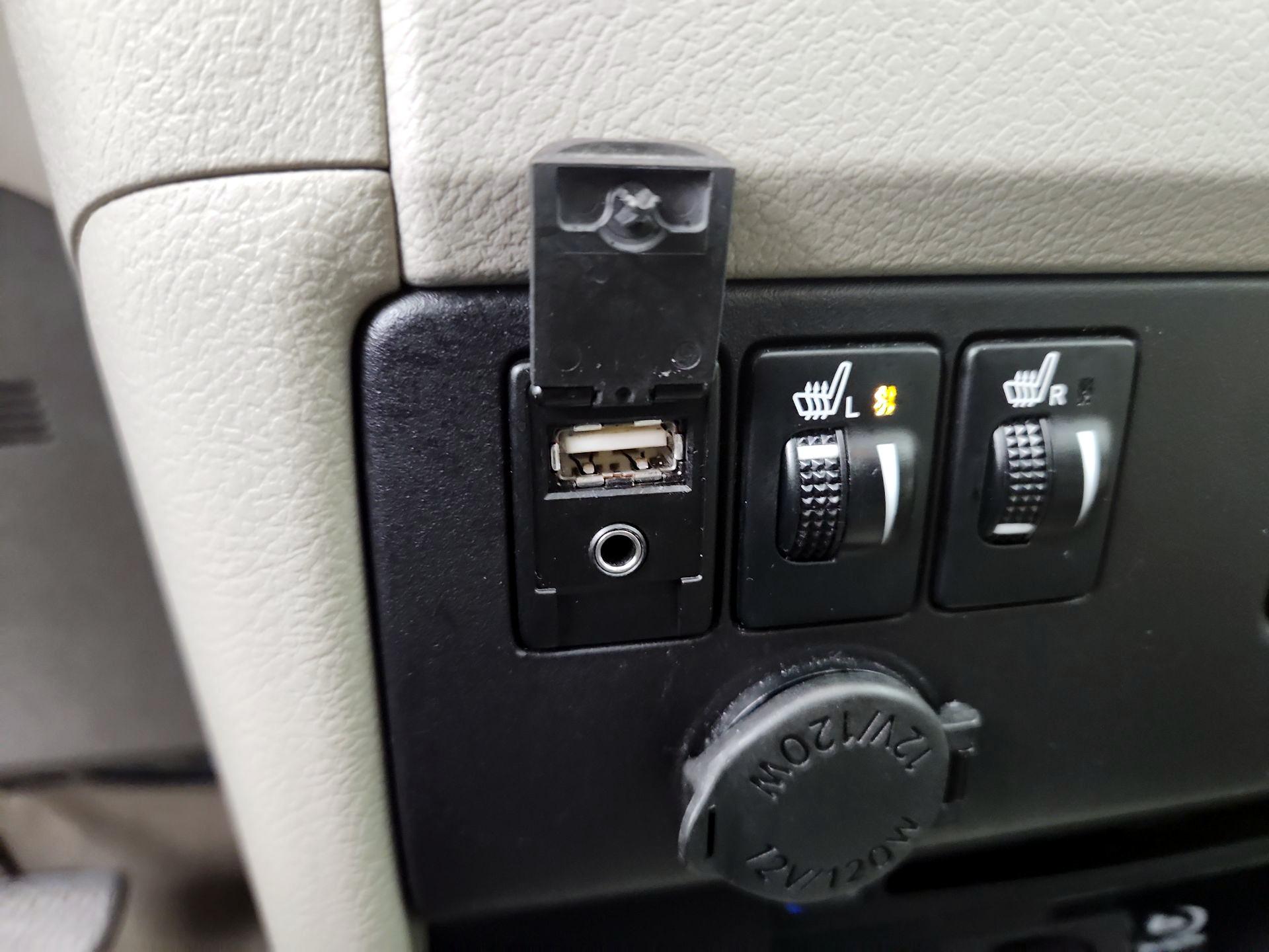 Thumbnail: 2016 Toyota Sienna - 19