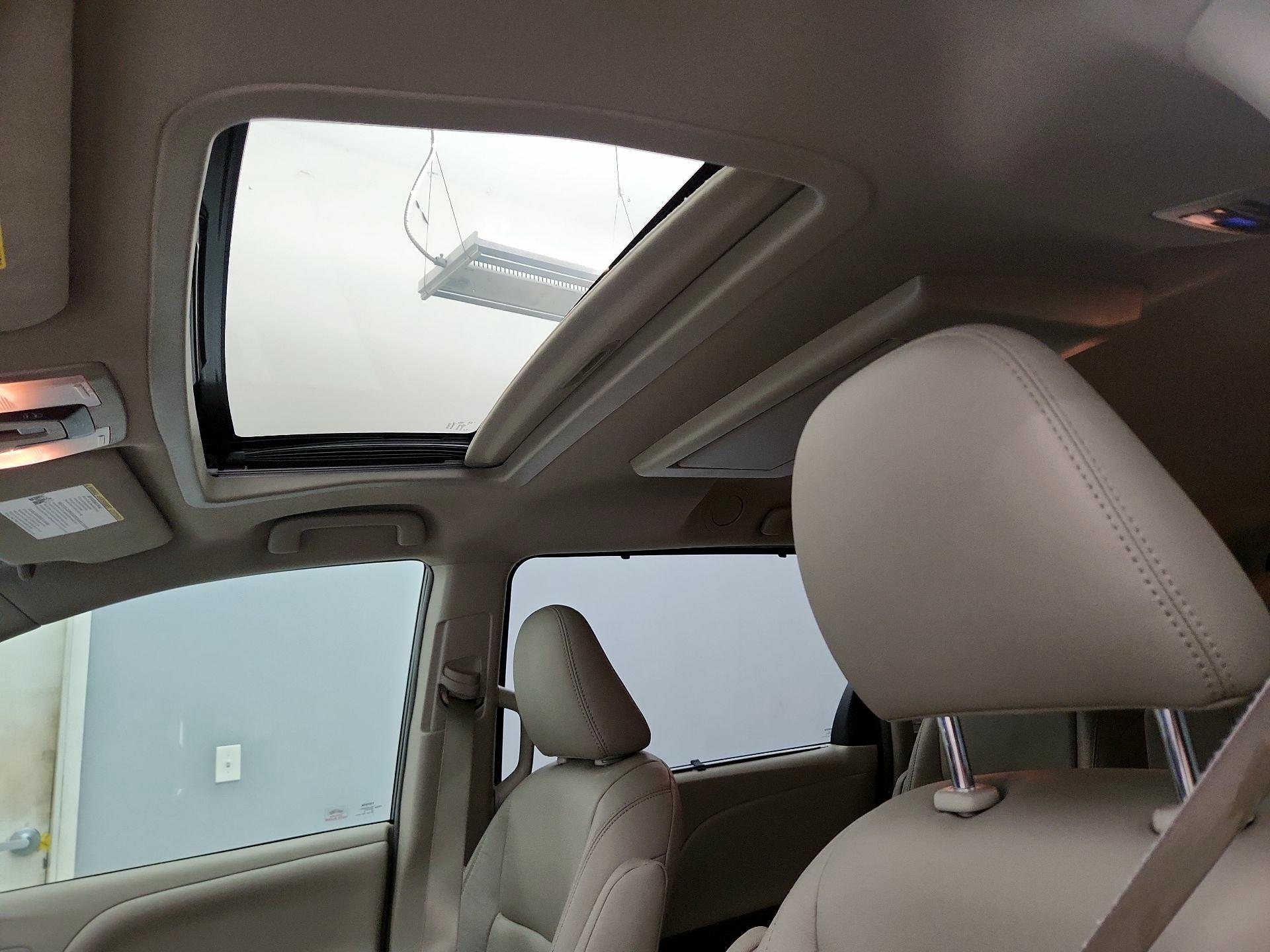 Thumbnail: 2016 Toyota Sienna - 20