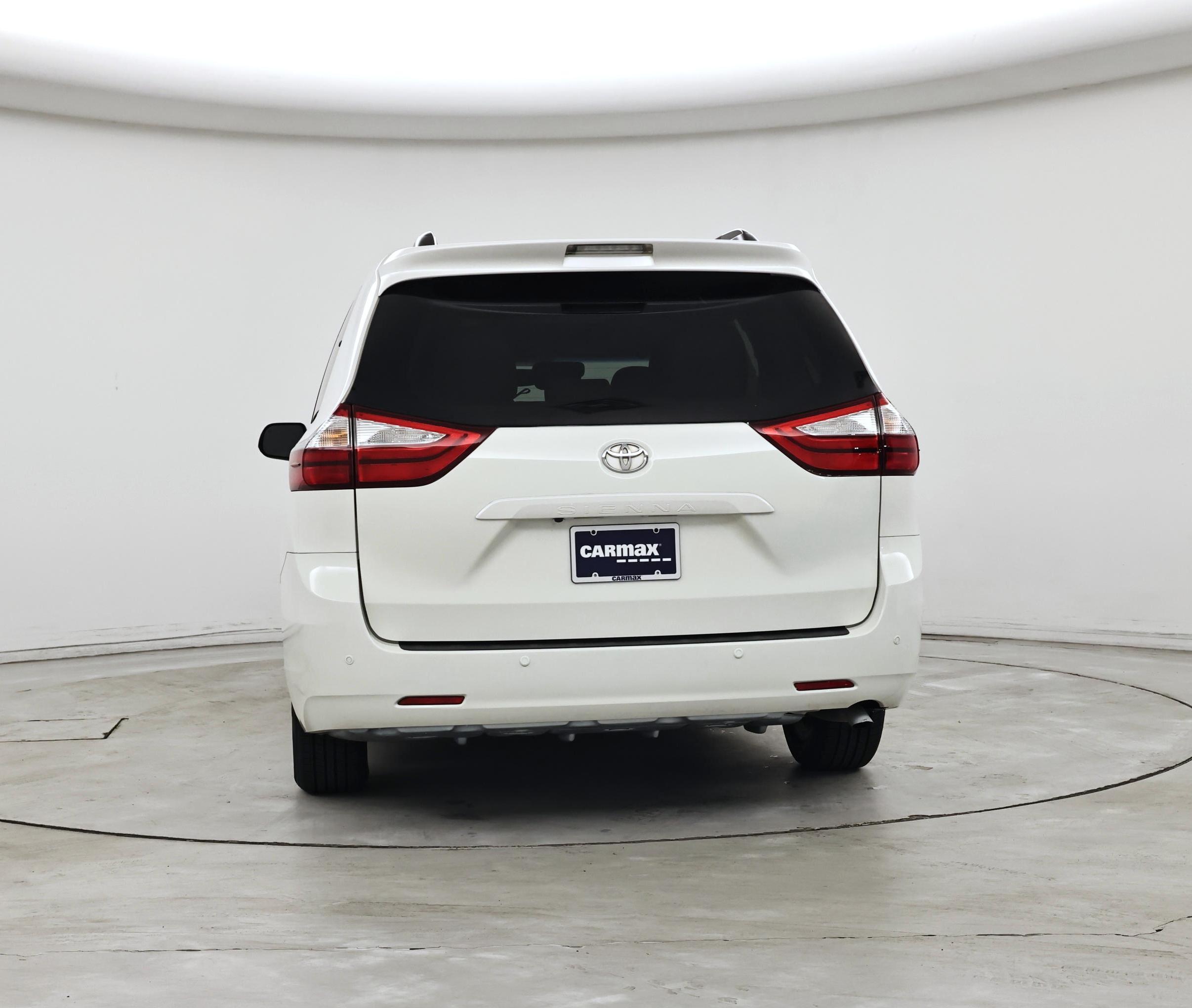 Thumbnail: 2016 Toyota Sienna - 6