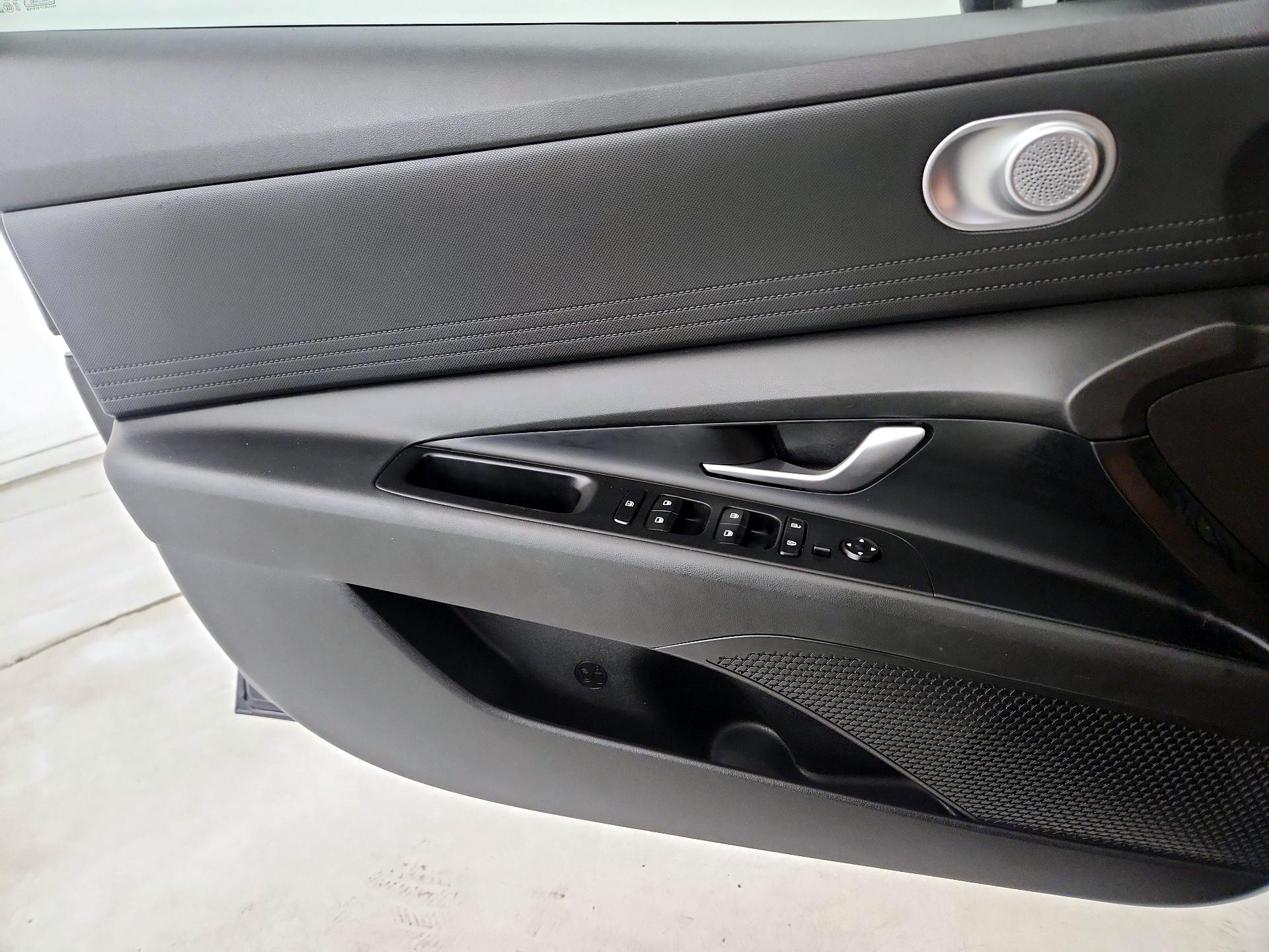 Thumbnail: 2022 Hyundai Elantra - 12