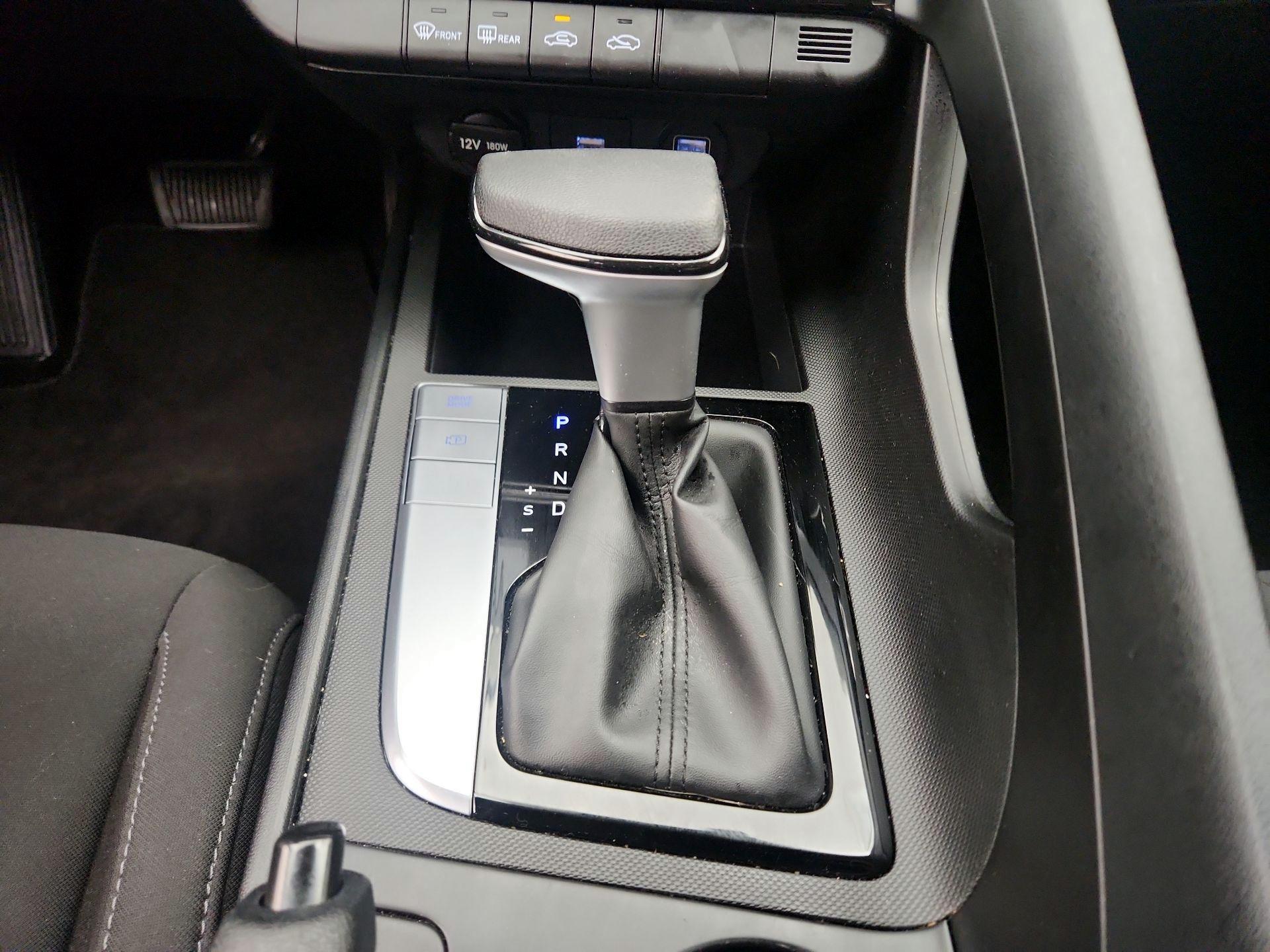 Thumbnail: 2022 Hyundai Elantra - 17