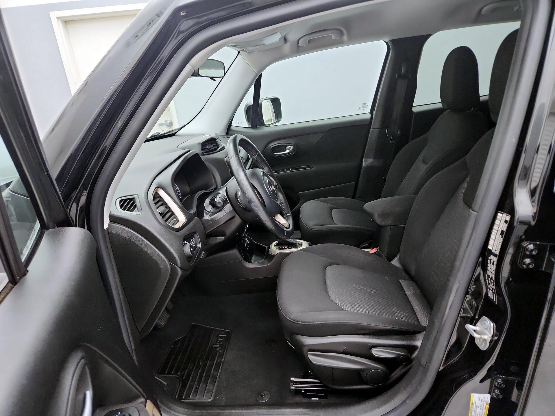 Thumbnail: 2016 Jeep Renegade - 11