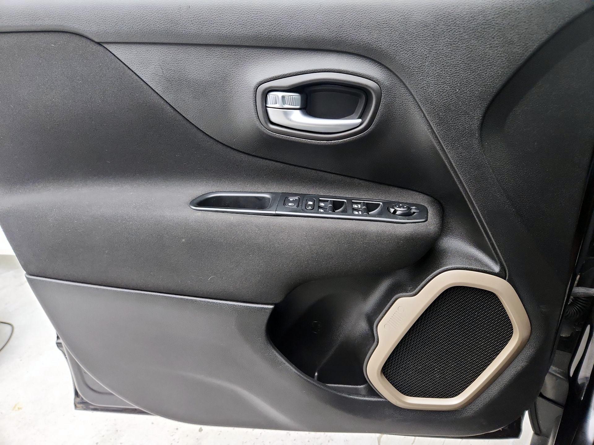 Thumbnail: 2016 Jeep Renegade - 12