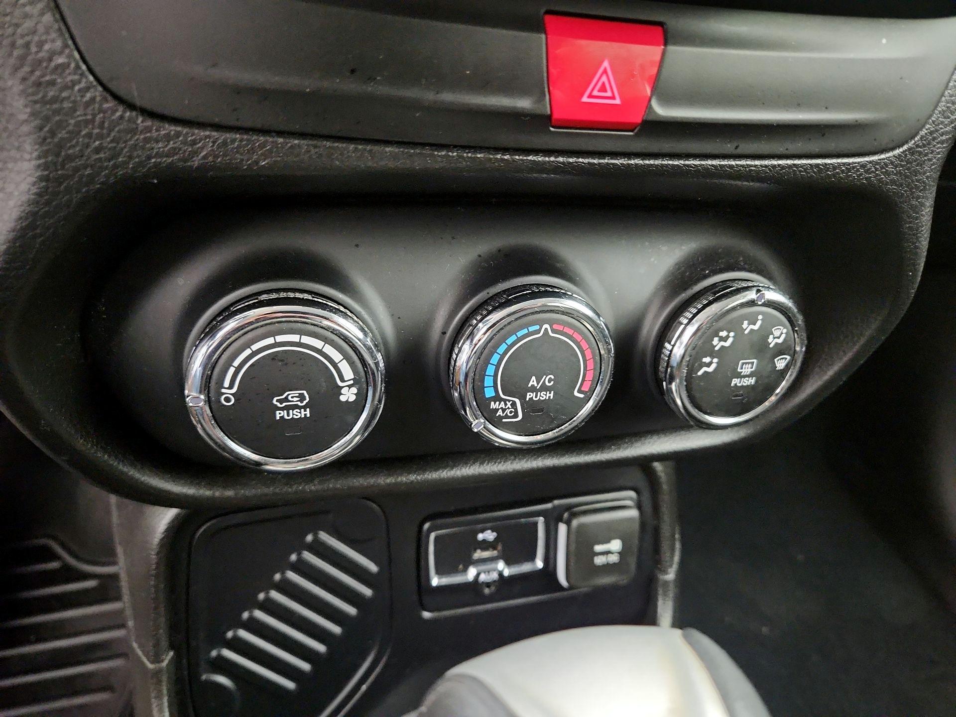 Thumbnail: 2016 Jeep Renegade - 16