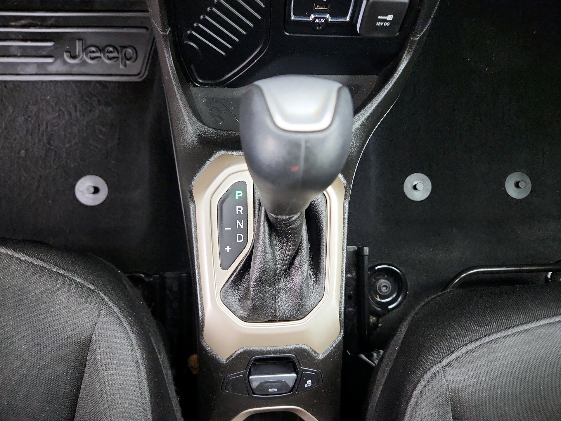 Thumbnail: 2016 Jeep Renegade - 17