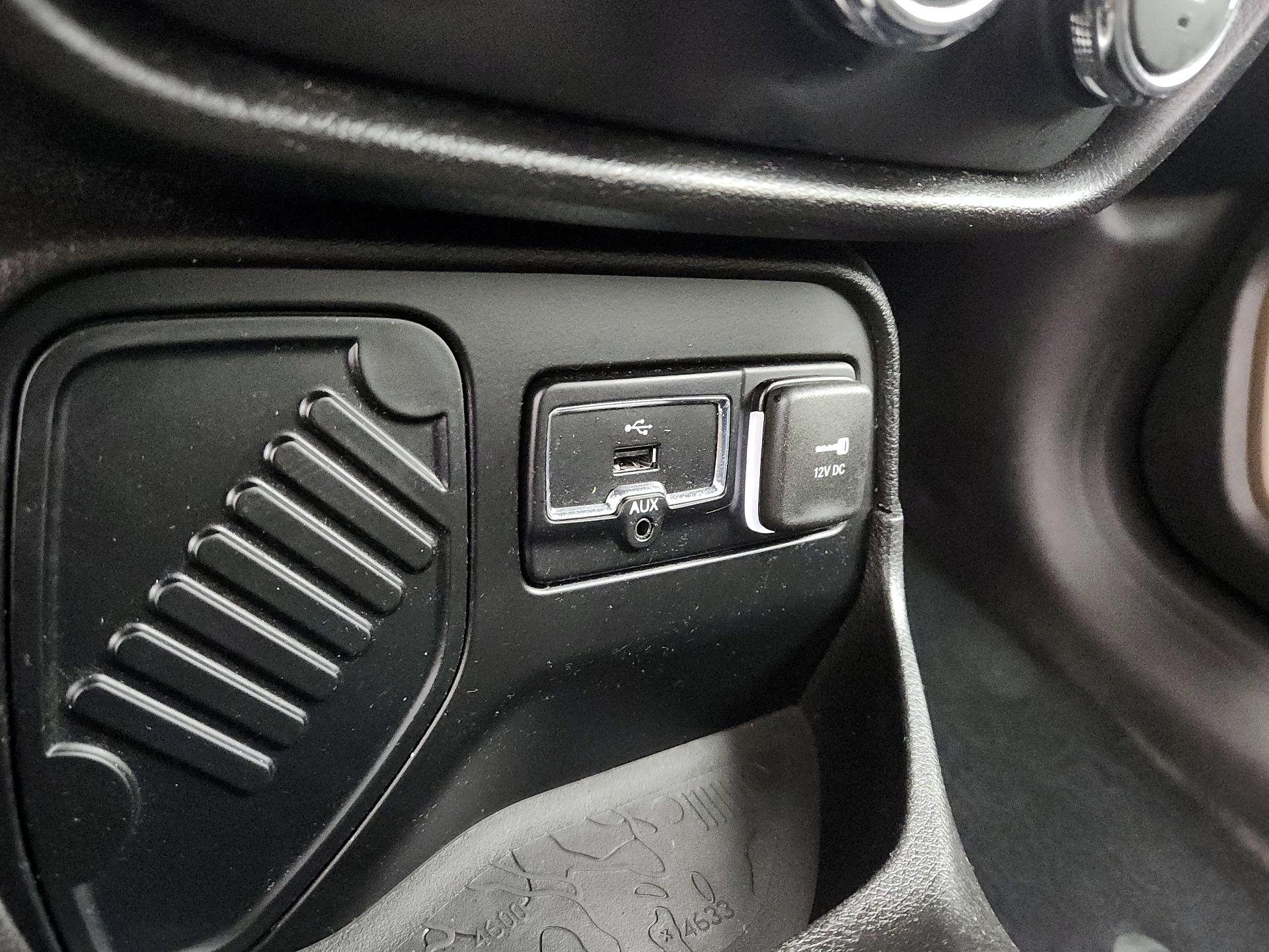 Thumbnail: 2016 Jeep Renegade - 18