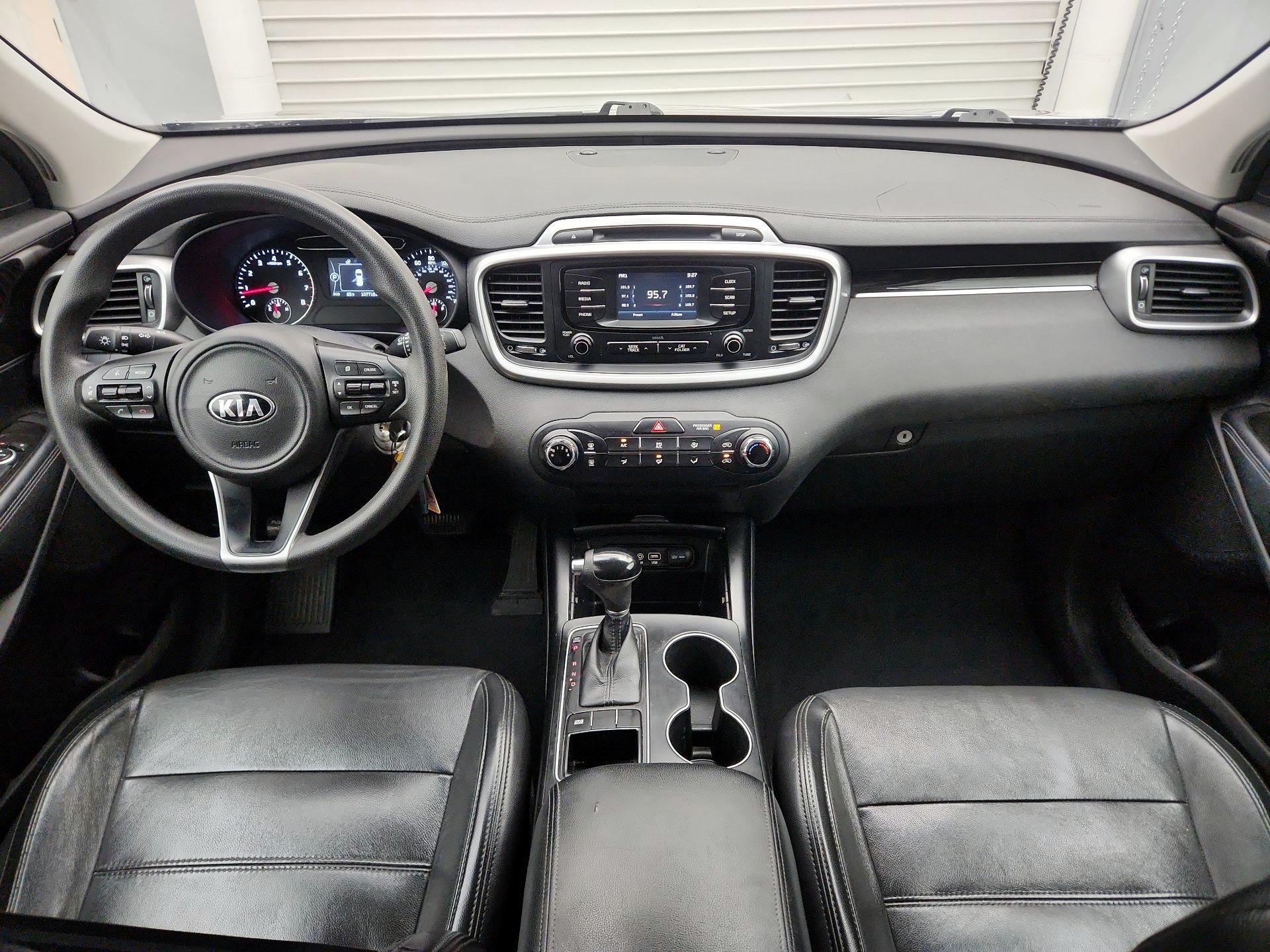 Thumbnail: 2017 Kia Sorento - 9