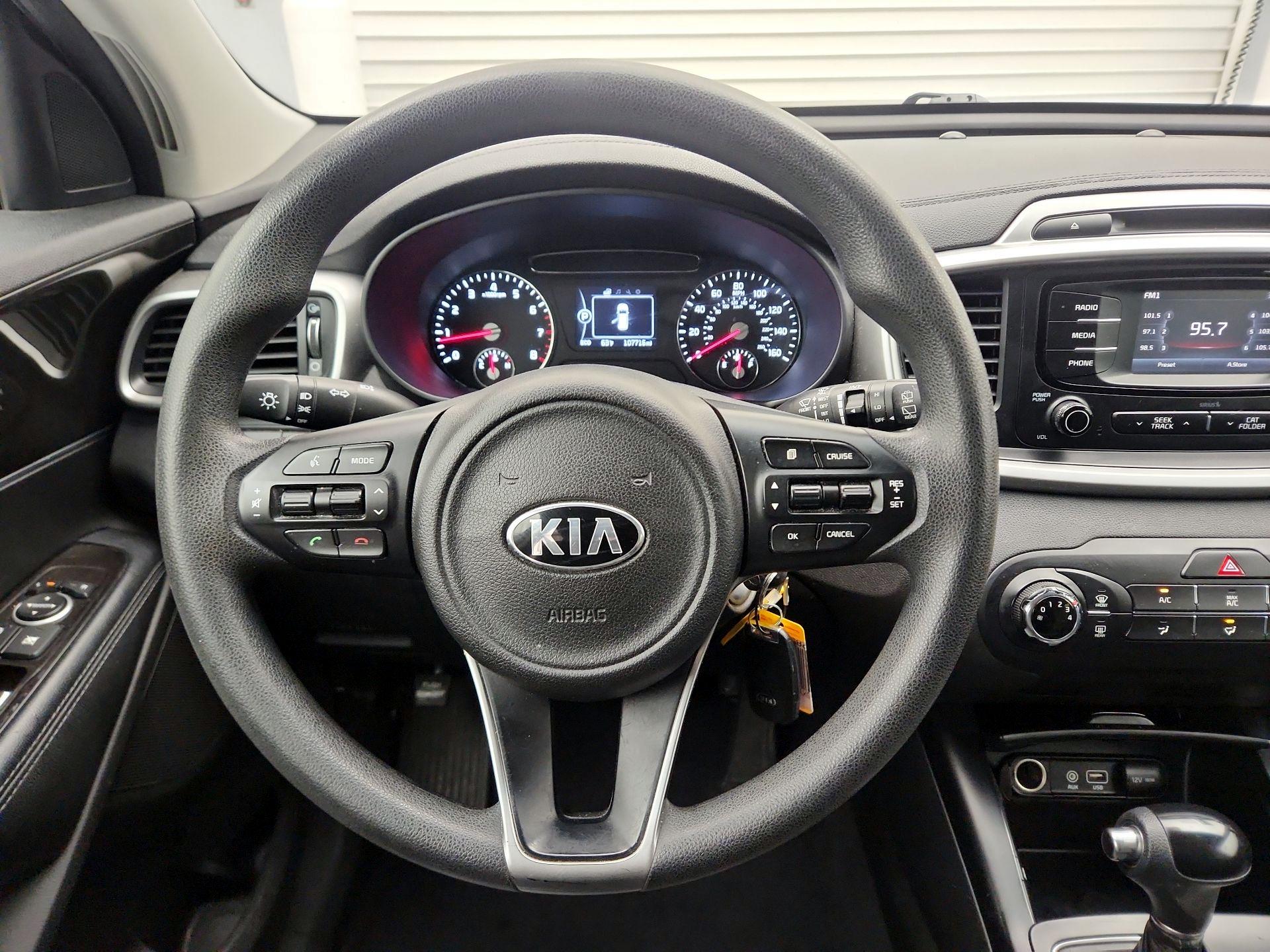 Thumbnail: 2017 Kia Sorento - 10