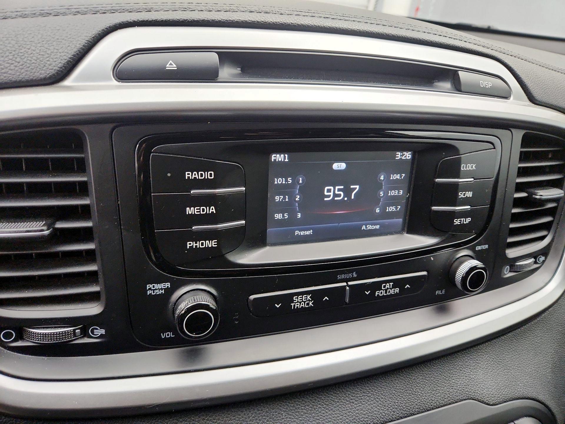 Thumbnail: 2017 Kia Sorento - 15