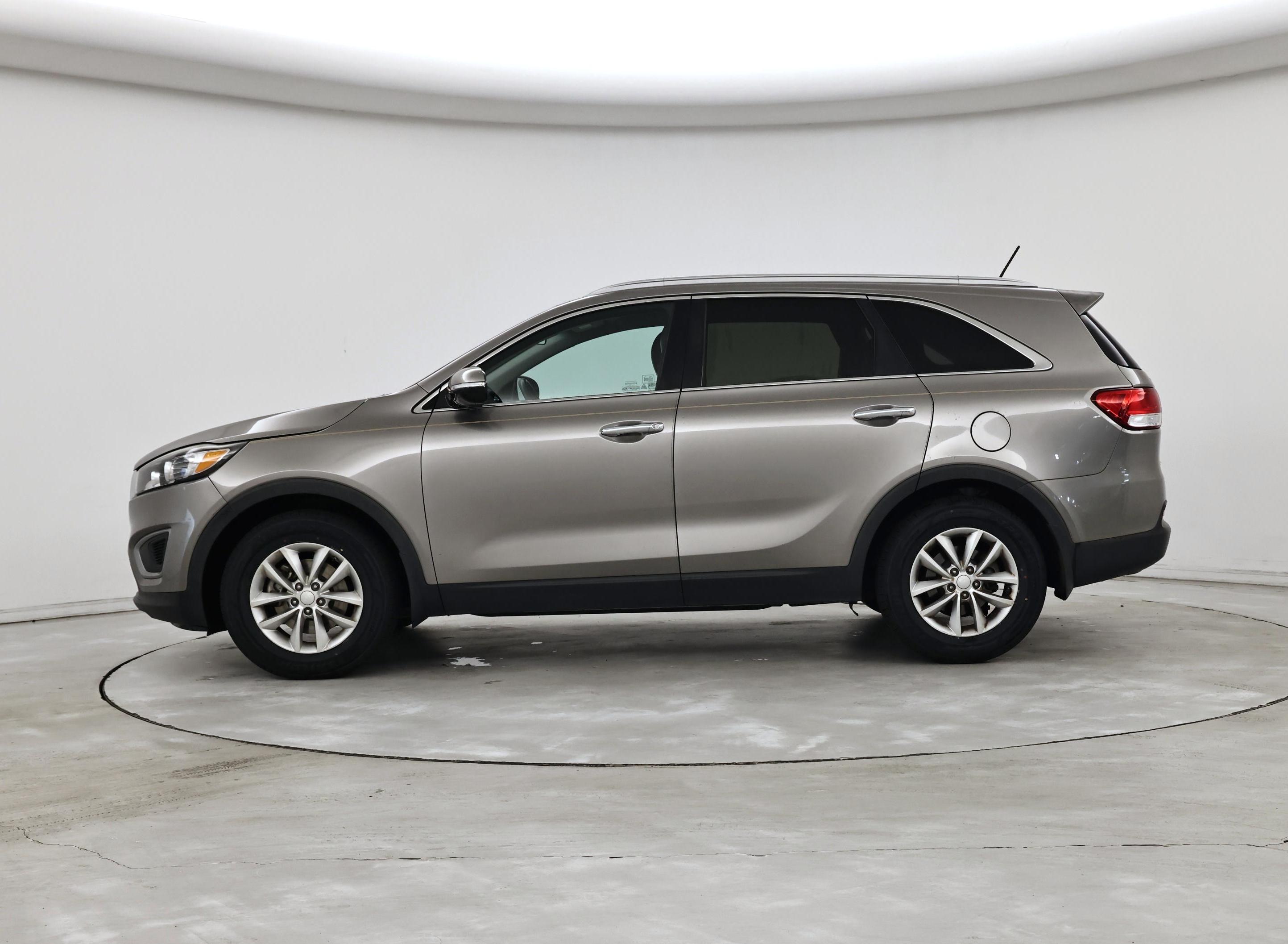 Thumbnail: 2017 Kia Sorento - 3