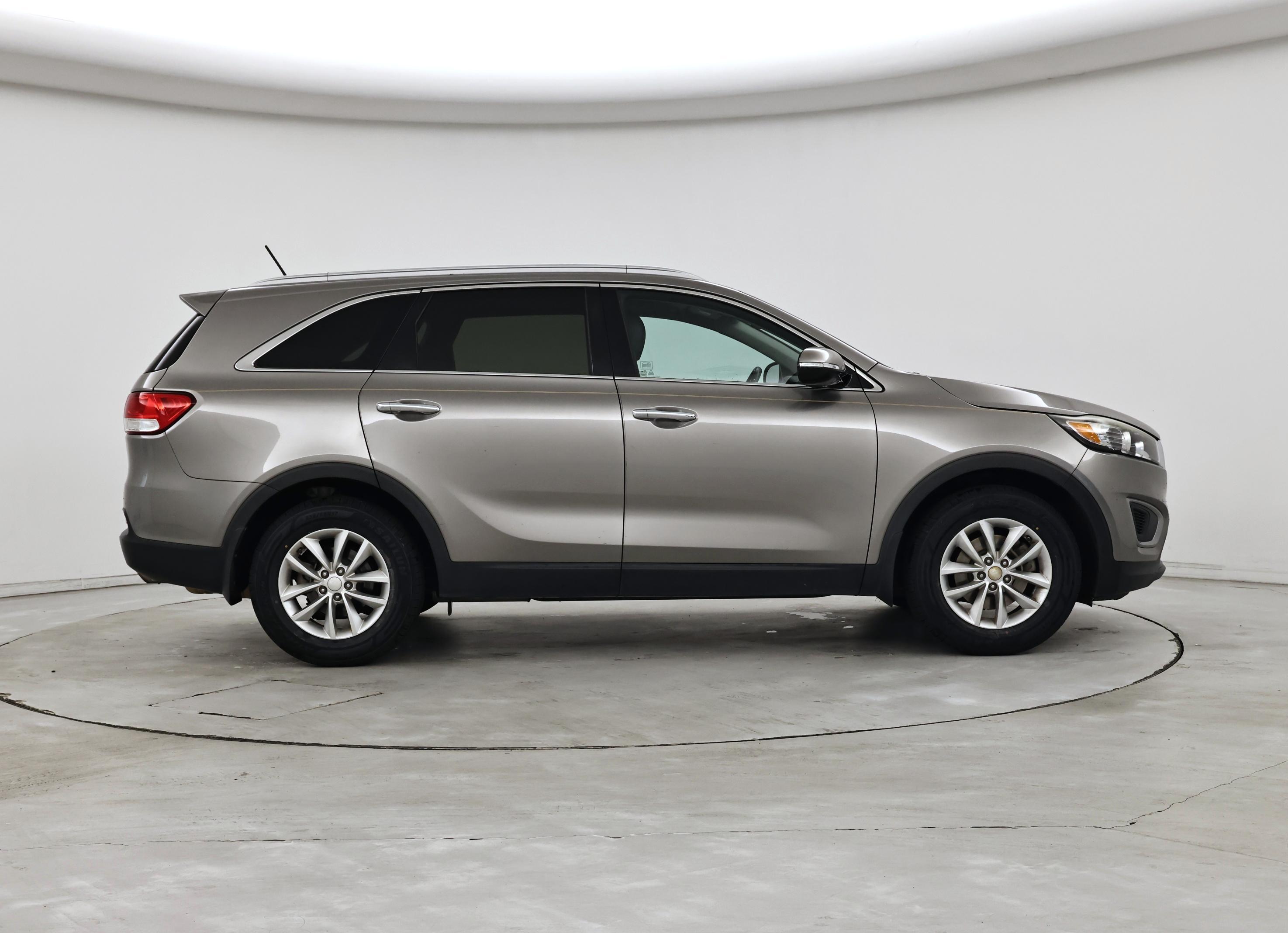 Thumbnail: 2017 Kia Sorento - 7