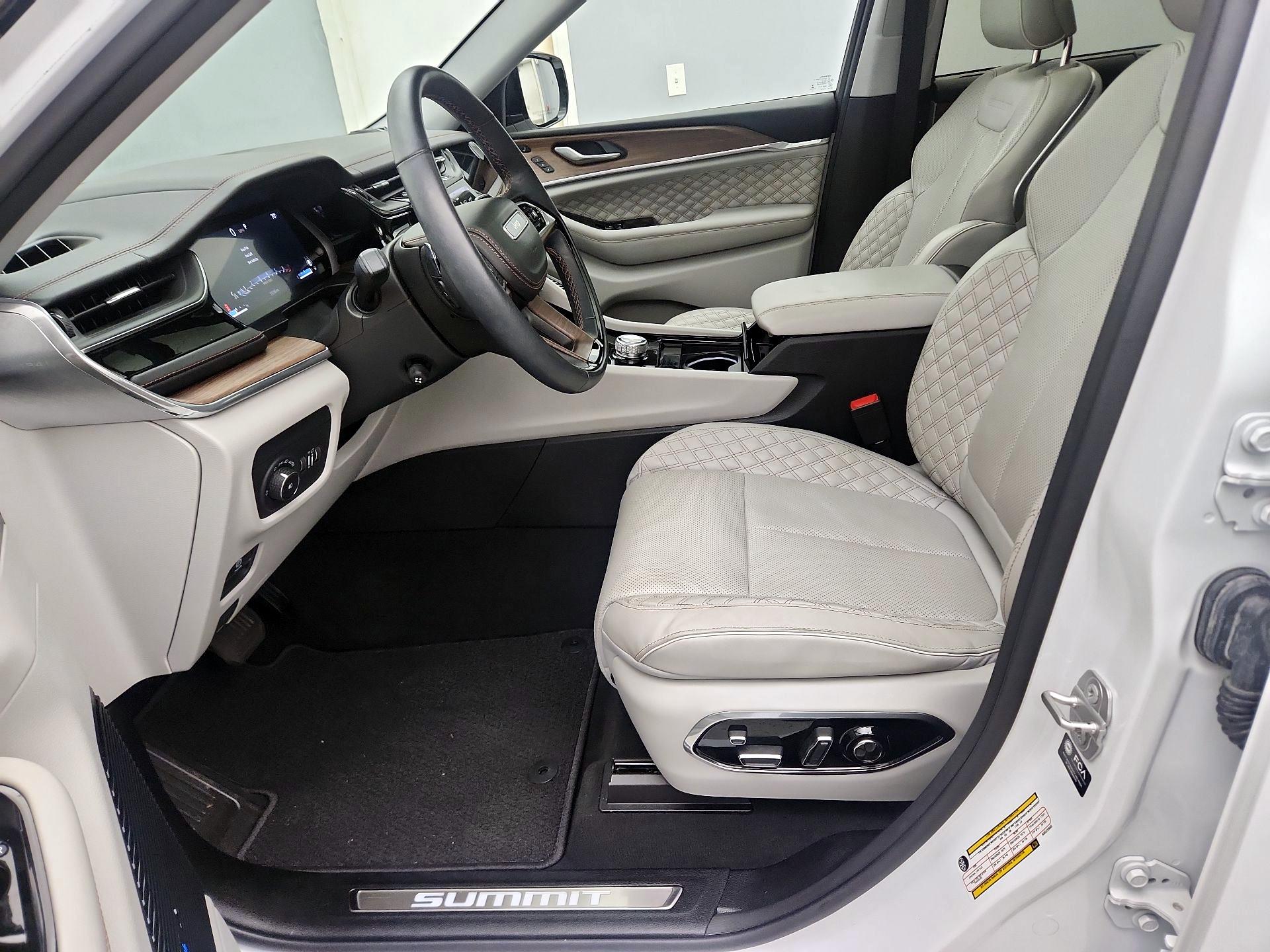 Thumbnail: 2022 Jeep Grand Cherokee L - 11