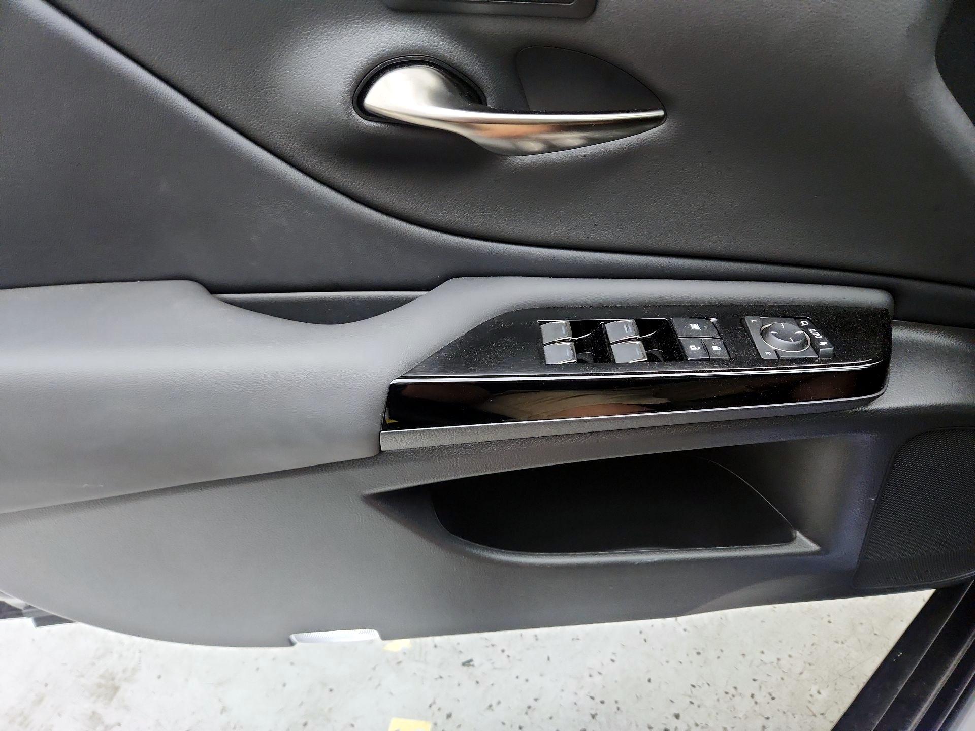 Thumbnail: 2024 Lexus ES - 12