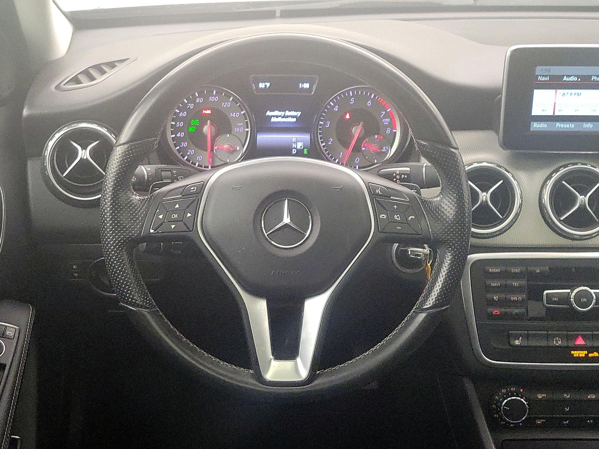 Thumbnail: 2015 Mercedes-Benz GLA - 10