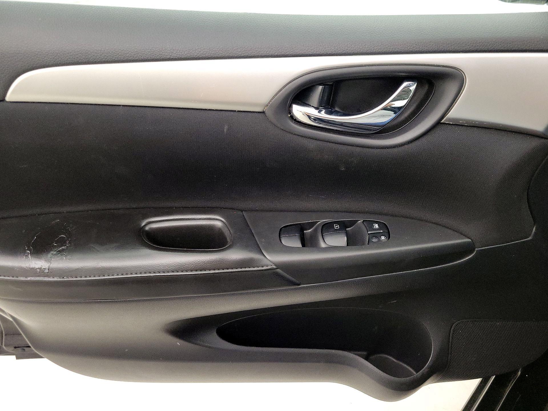 Thumbnail: 2019 Nissan Sentra - 12