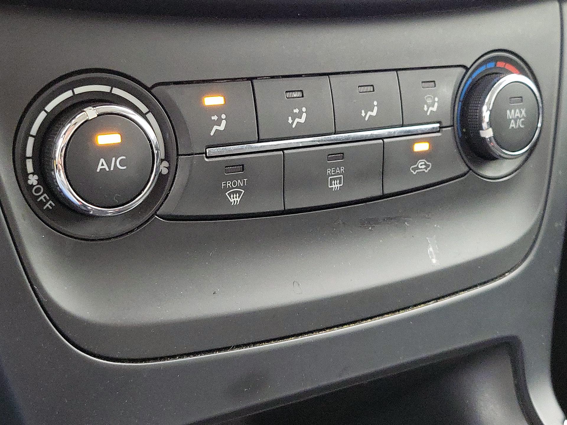 Thumbnail: 2019 Nissan Sentra - 16