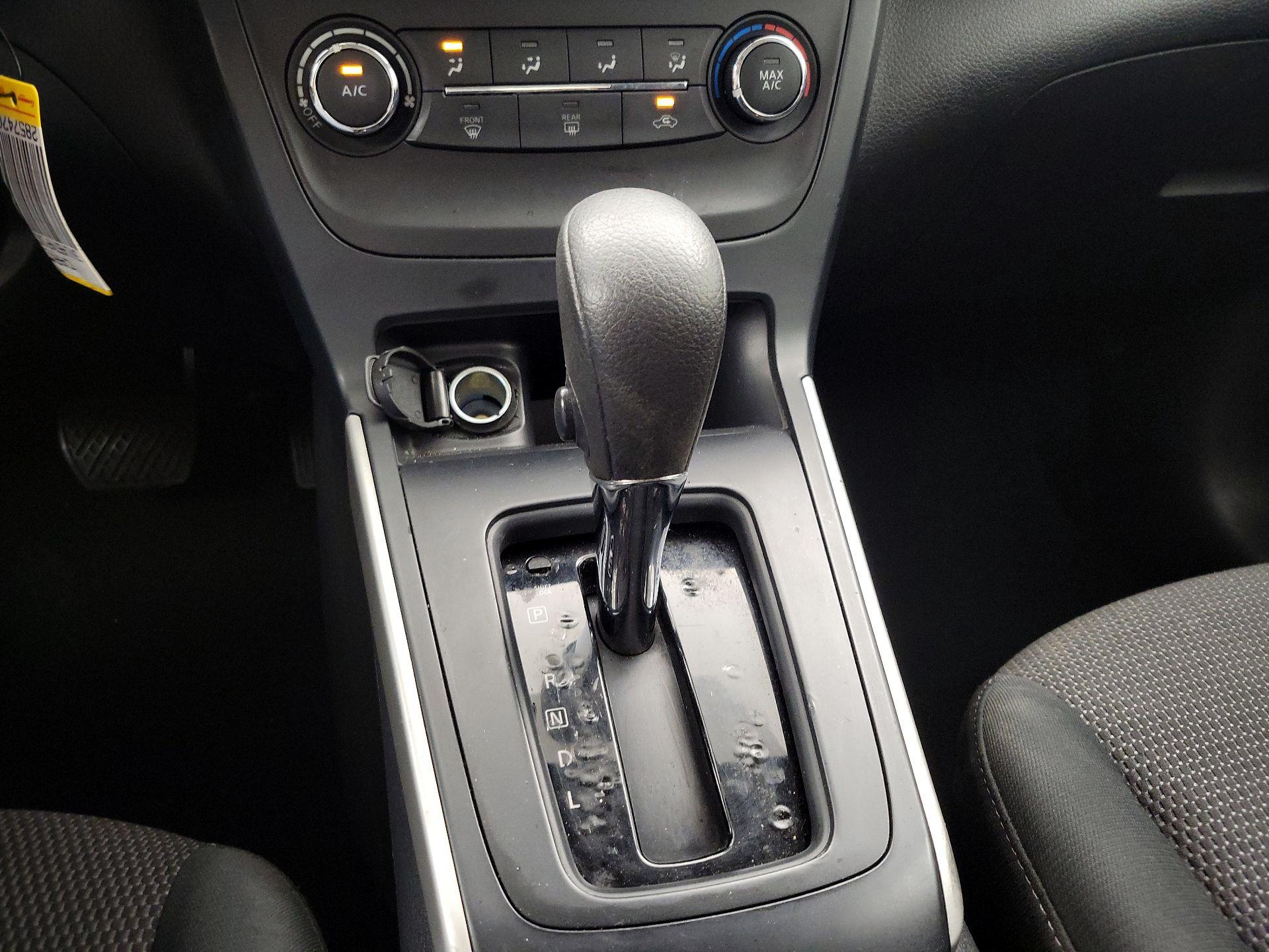 Thumbnail: 2019 Nissan Sentra - 17