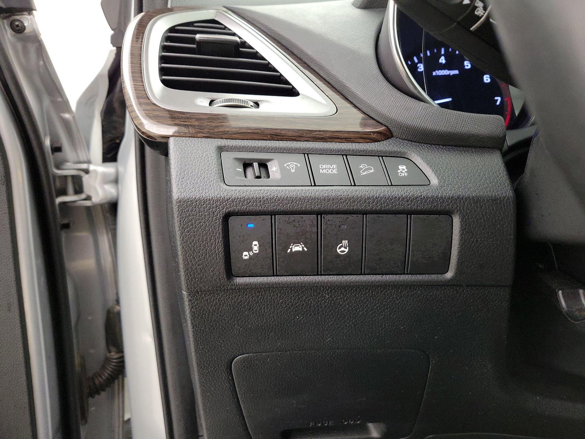 Thumbnail: 2017 Hyundai Santa Fe - 13