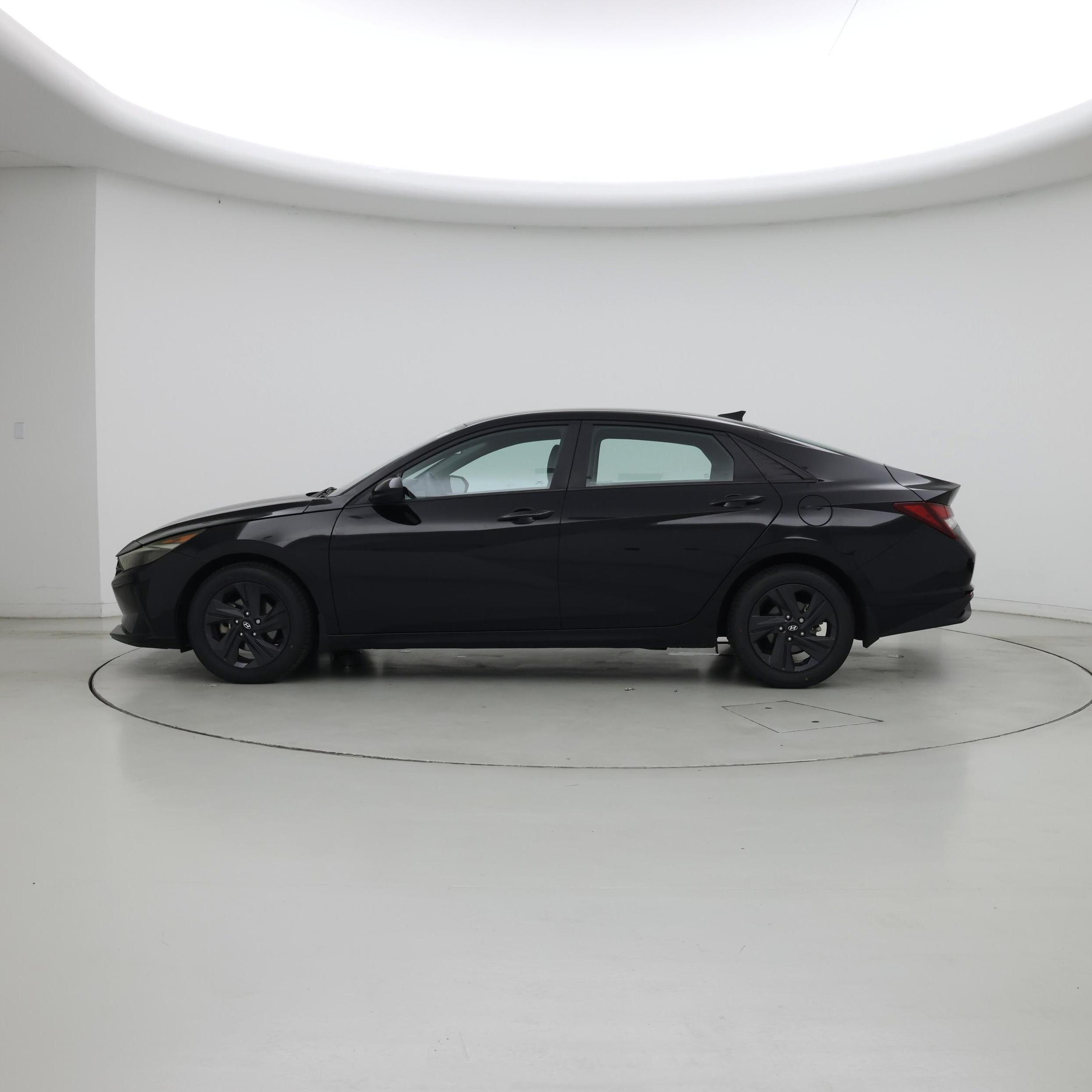 Thumbnail: 2023 Hyundai Elantra - 3