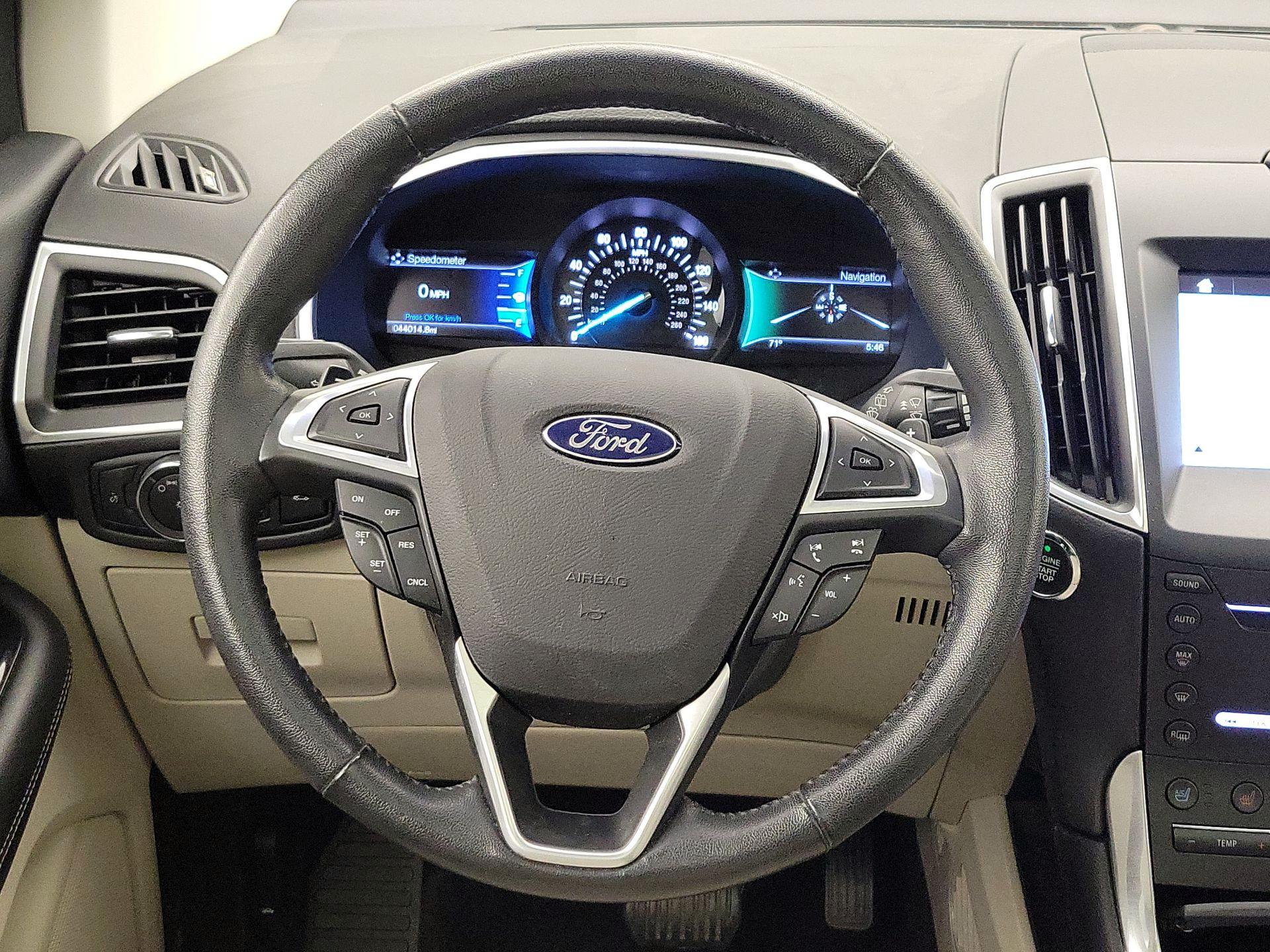 Thumbnail: 2016 Ford Edge - 10