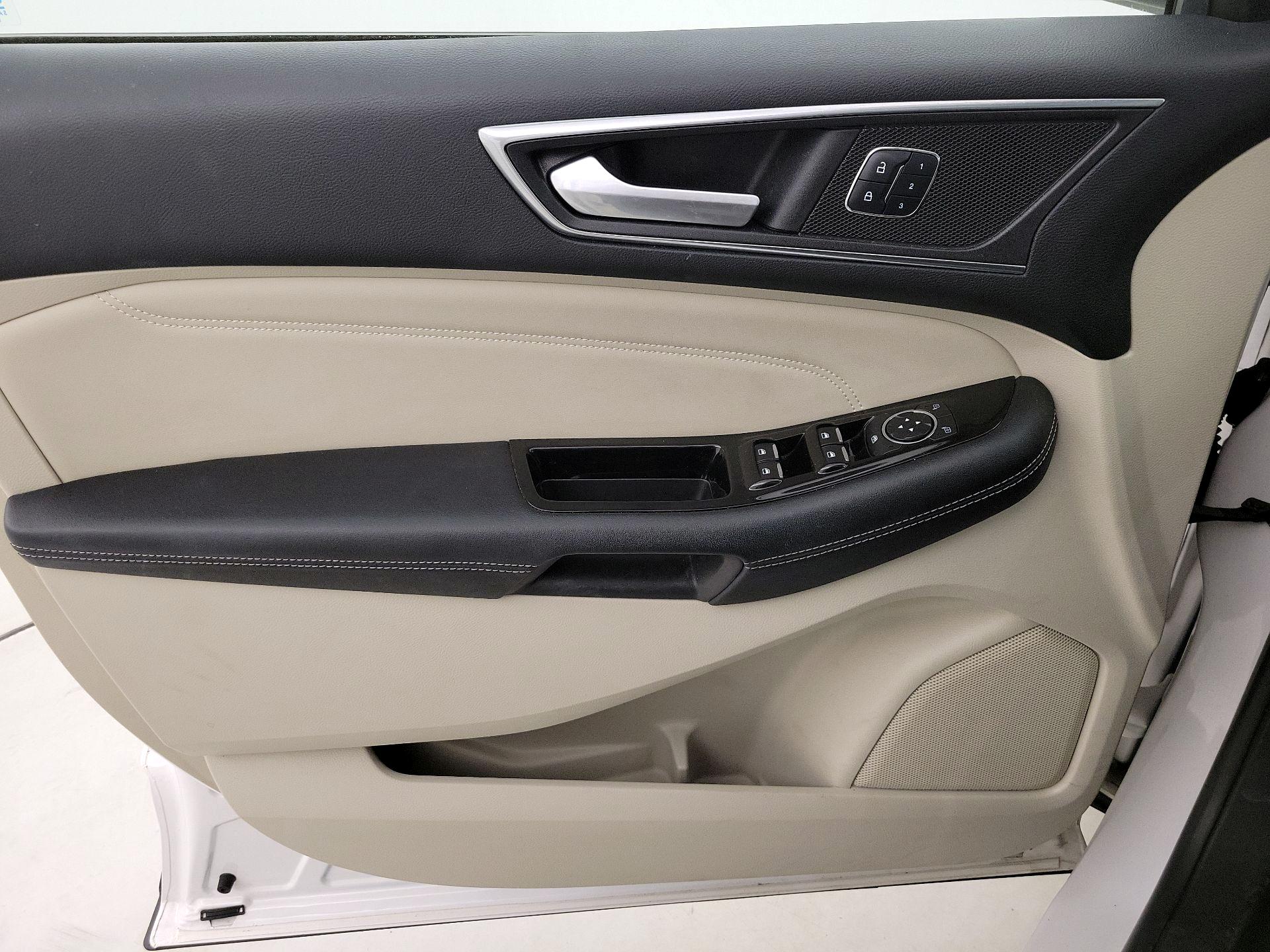 Thumbnail: 2016 Ford Edge - 12