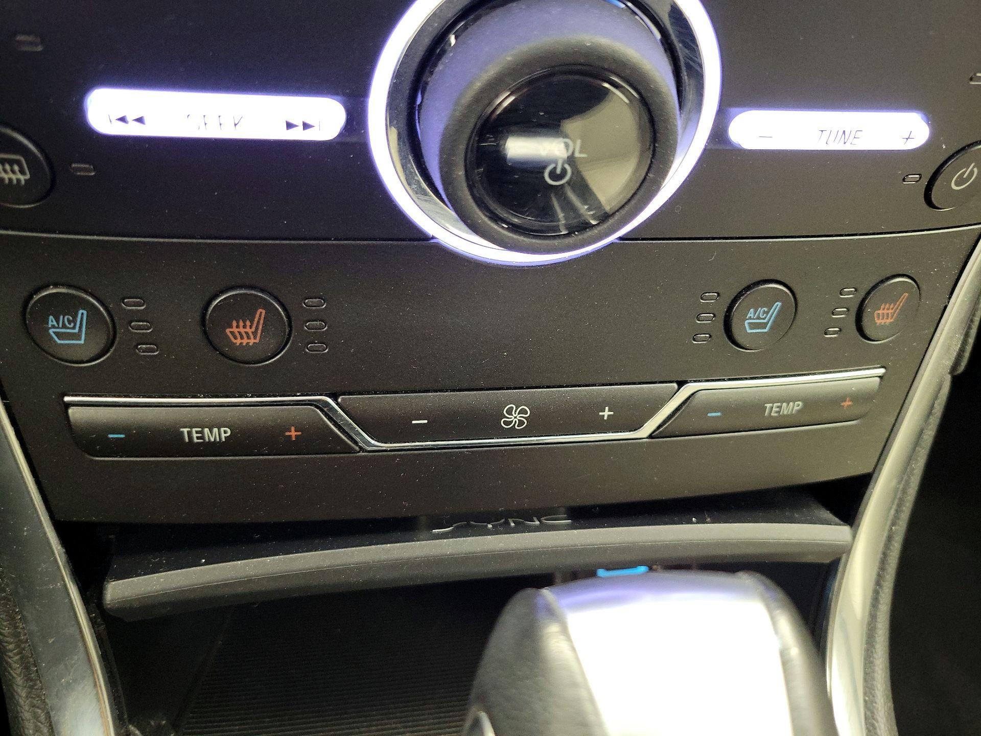 Thumbnail: 2016 Ford Edge - 17