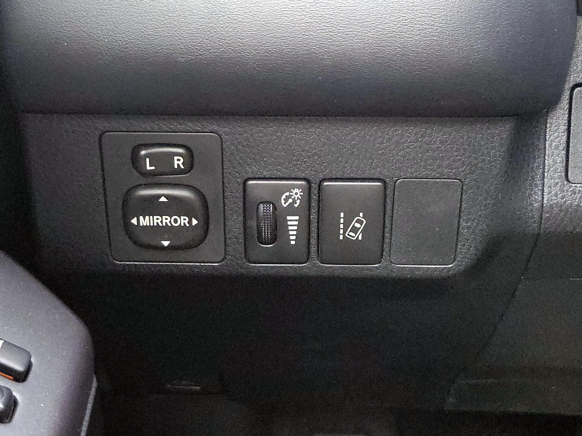 Thumbnail: 2018 Toyota RAV4 - 13