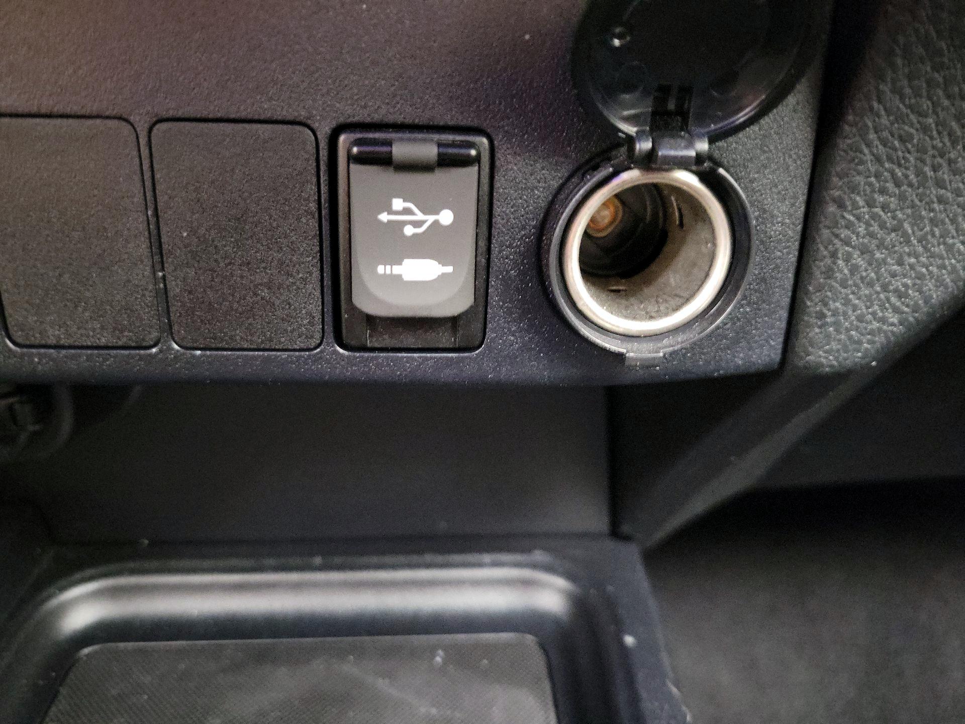 Thumbnail: 2018 Toyota RAV4 - 18