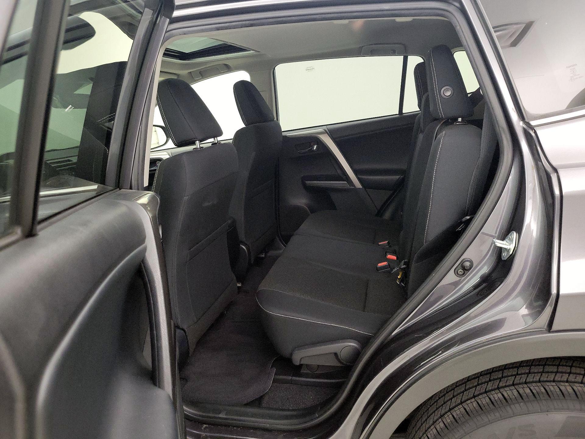 Thumbnail: 2018 Toyota RAV4 - 20