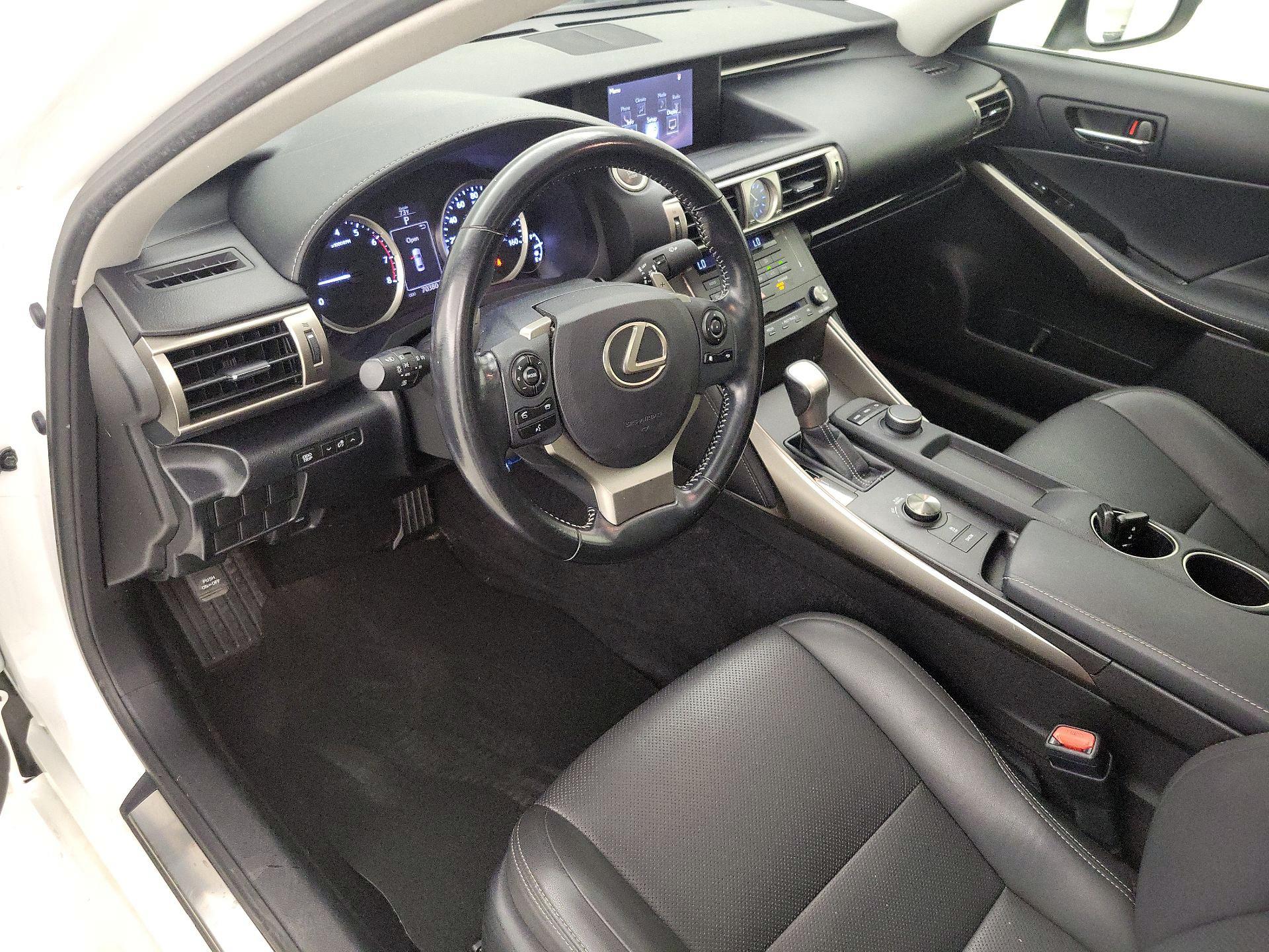 Thumbnail: 2016 Lexus IS - 11