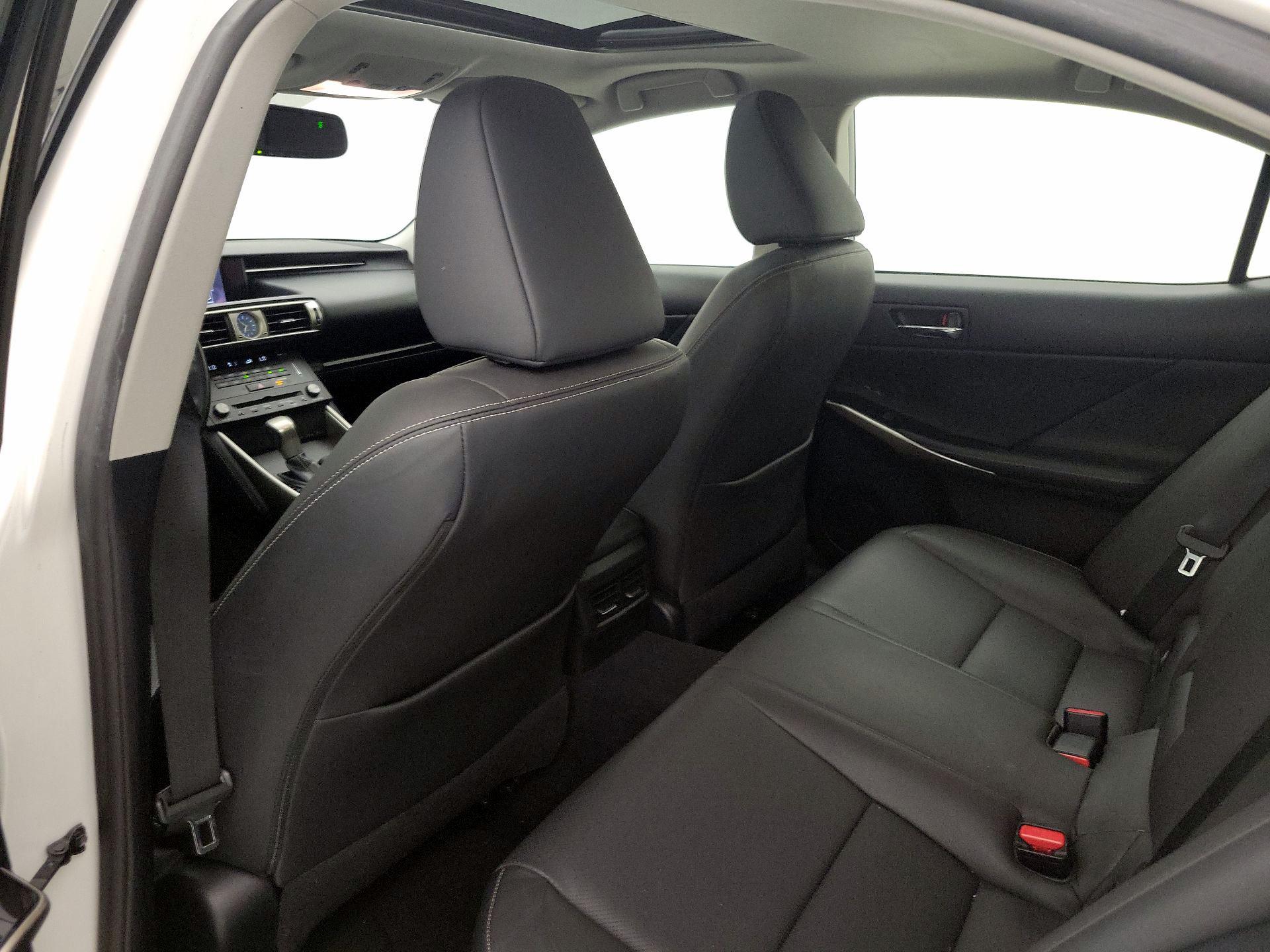 Thumbnail: 2016 Lexus IS - 20