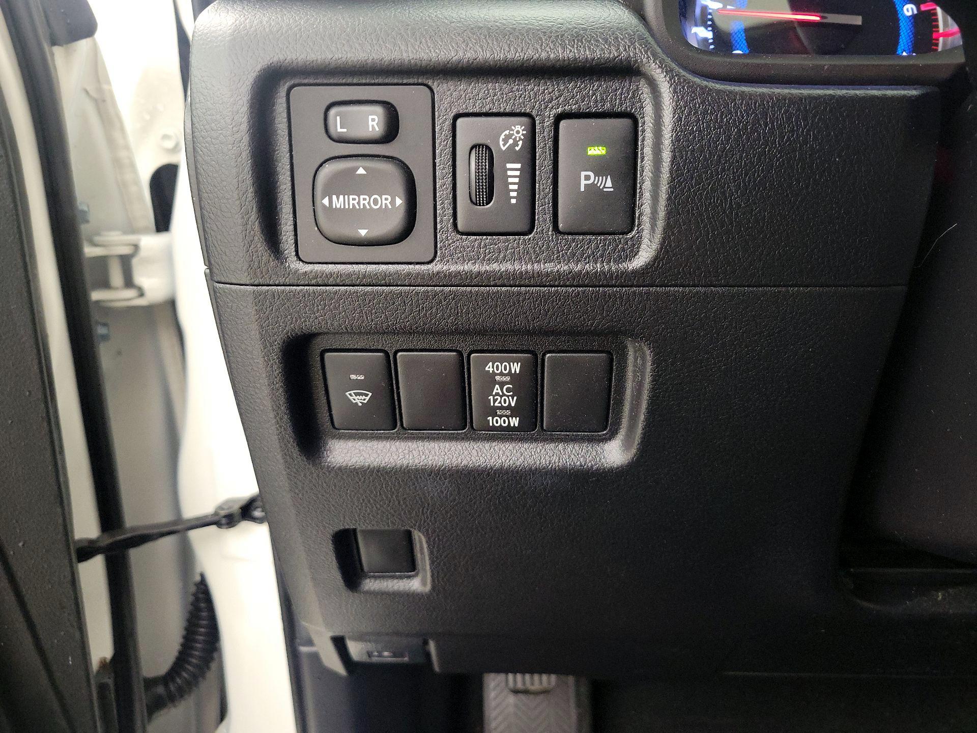 Thumbnail: 2017 Toyota 4Runner - 13