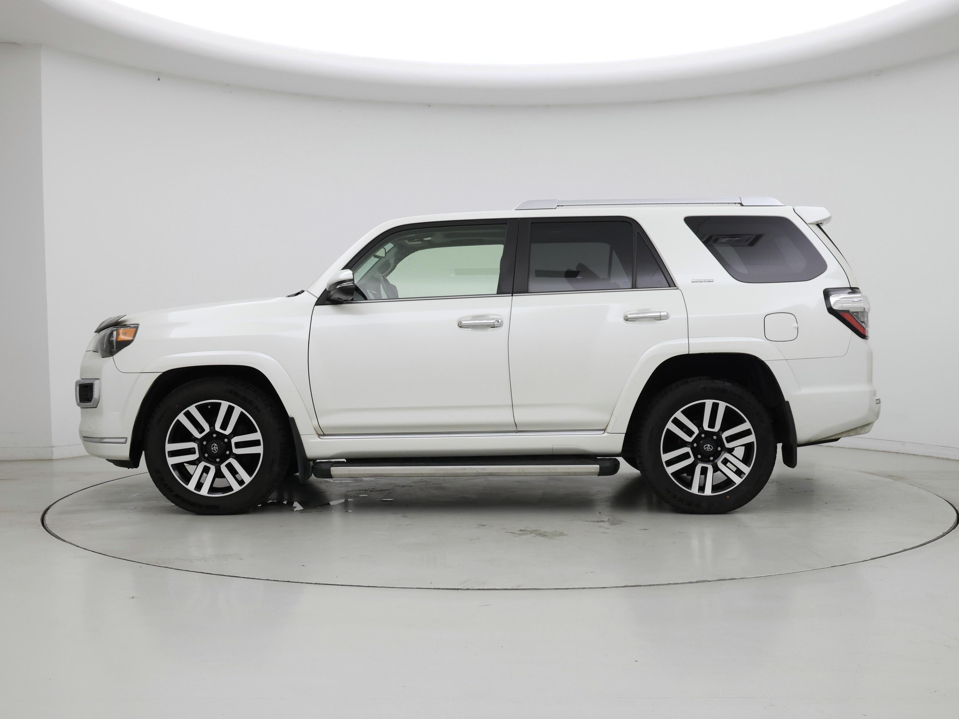 Thumbnail: 2017 Toyota 4Runner - 3