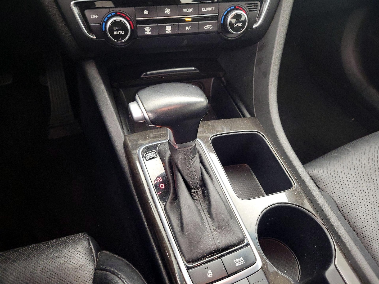 2017 Kia Optima EX - Photo 18