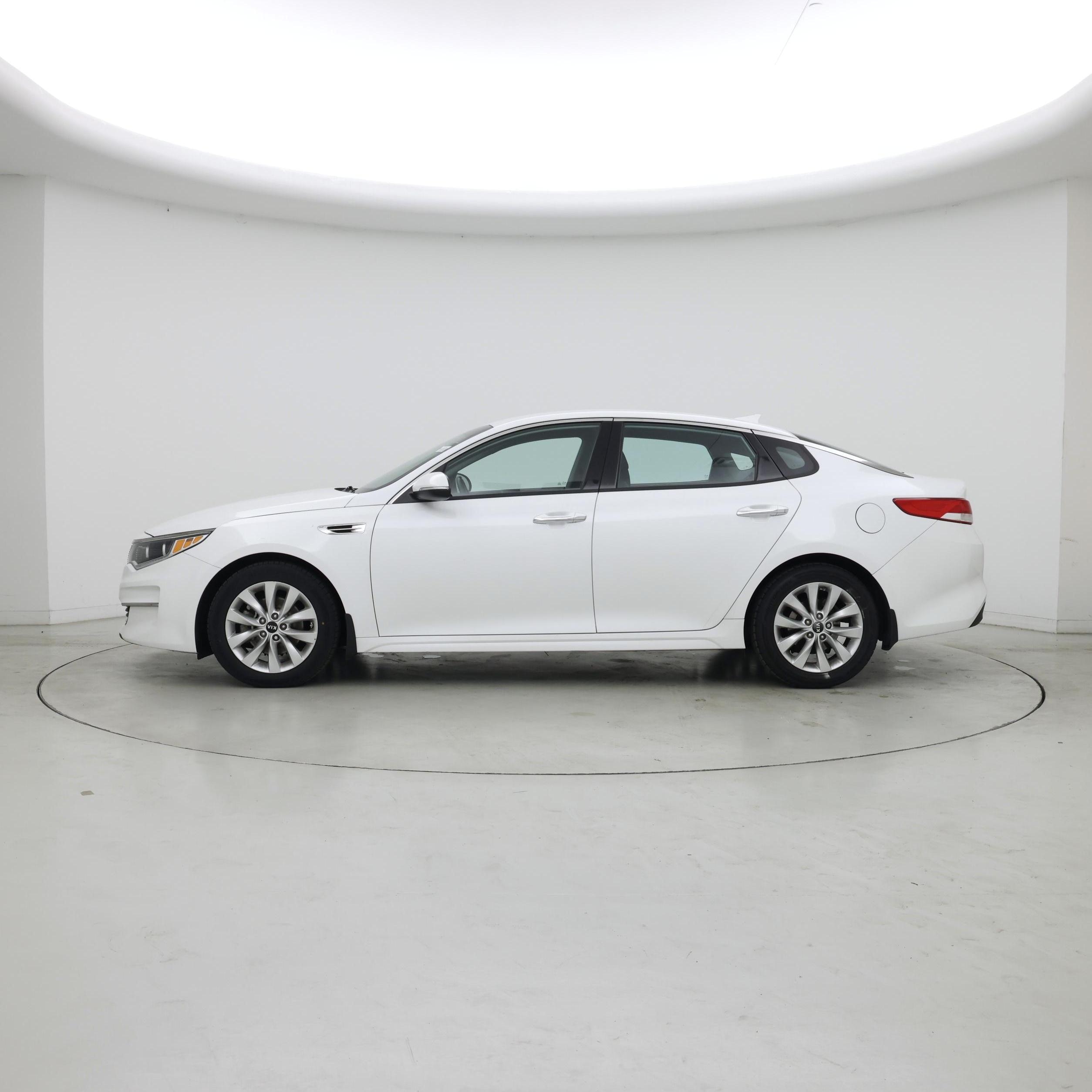 Thumbnail: 2017 Kia Optima - 3