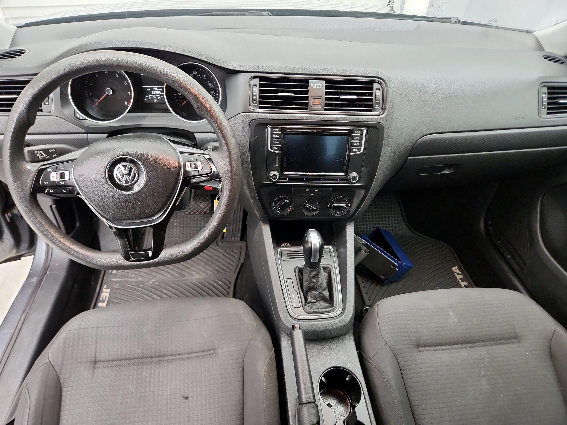 Thumbnail: 2016 Volkswagen Jetta - 9