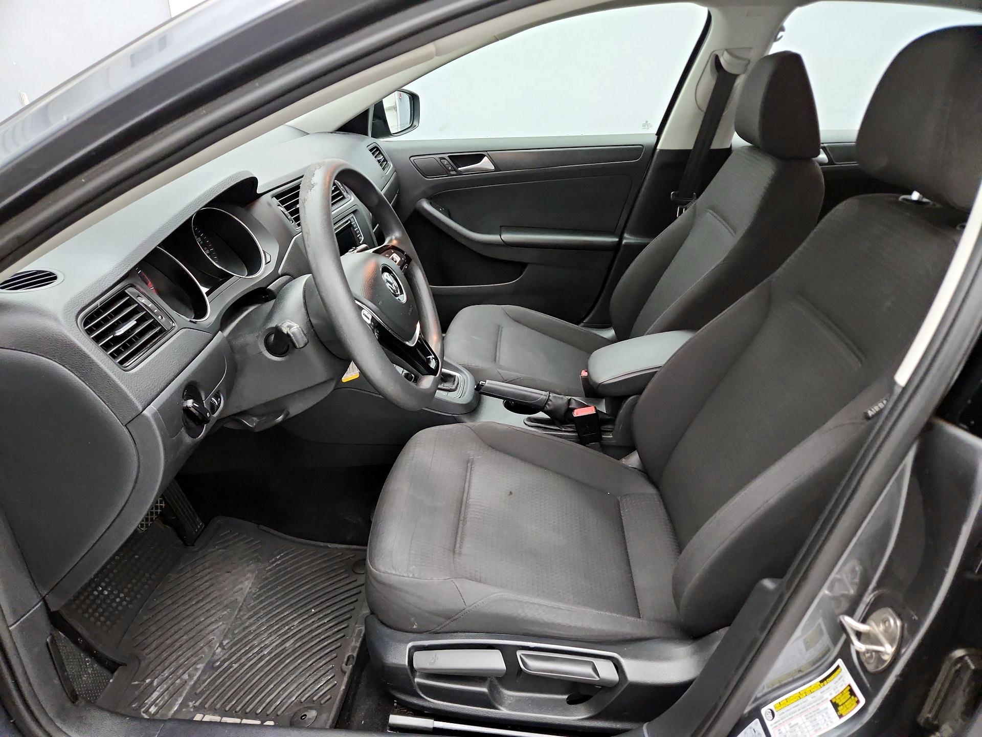 Thumbnail: 2016 Volkswagen Jetta - 11